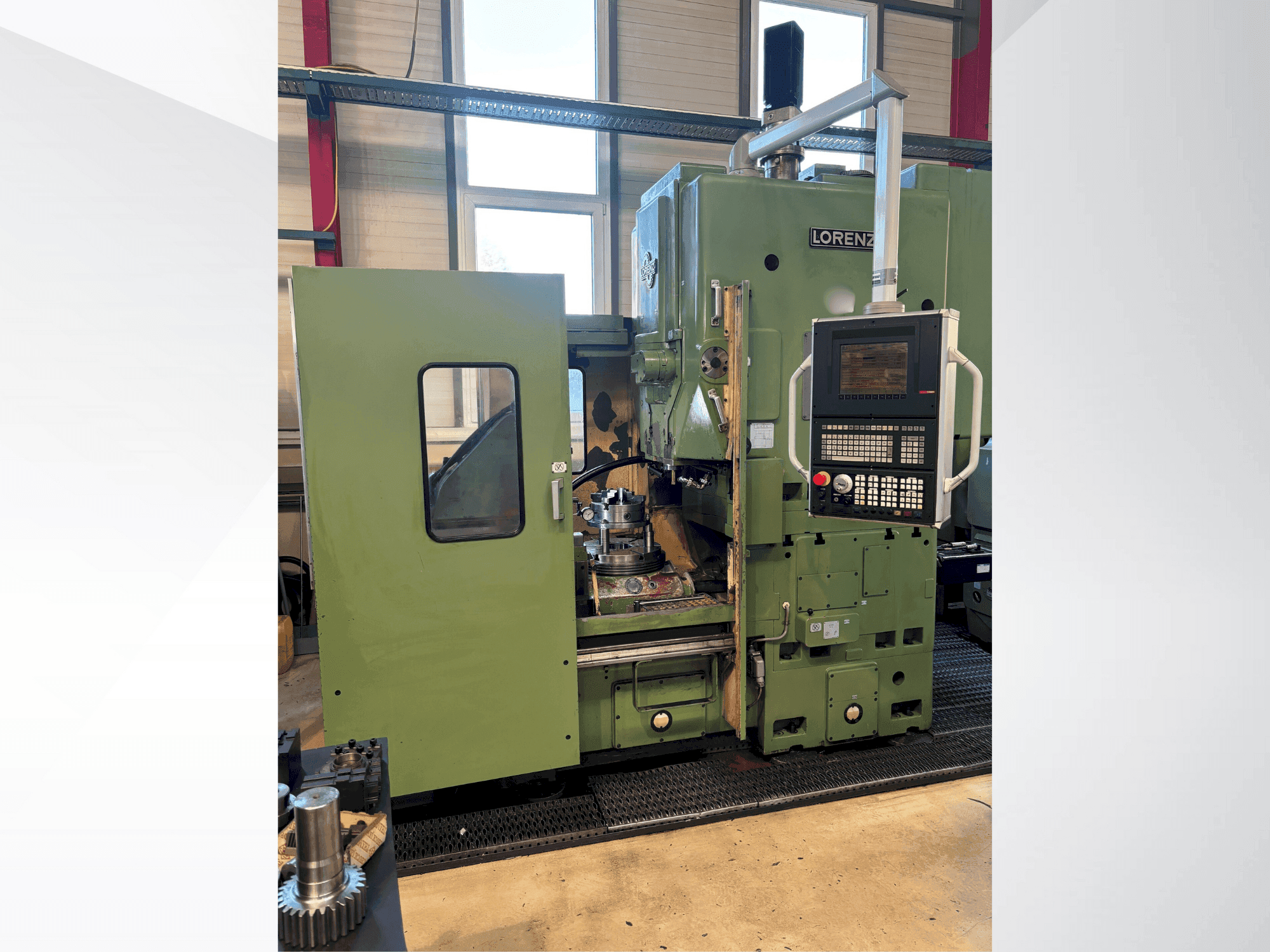 A LORENZ LS 420 gép elölnézete