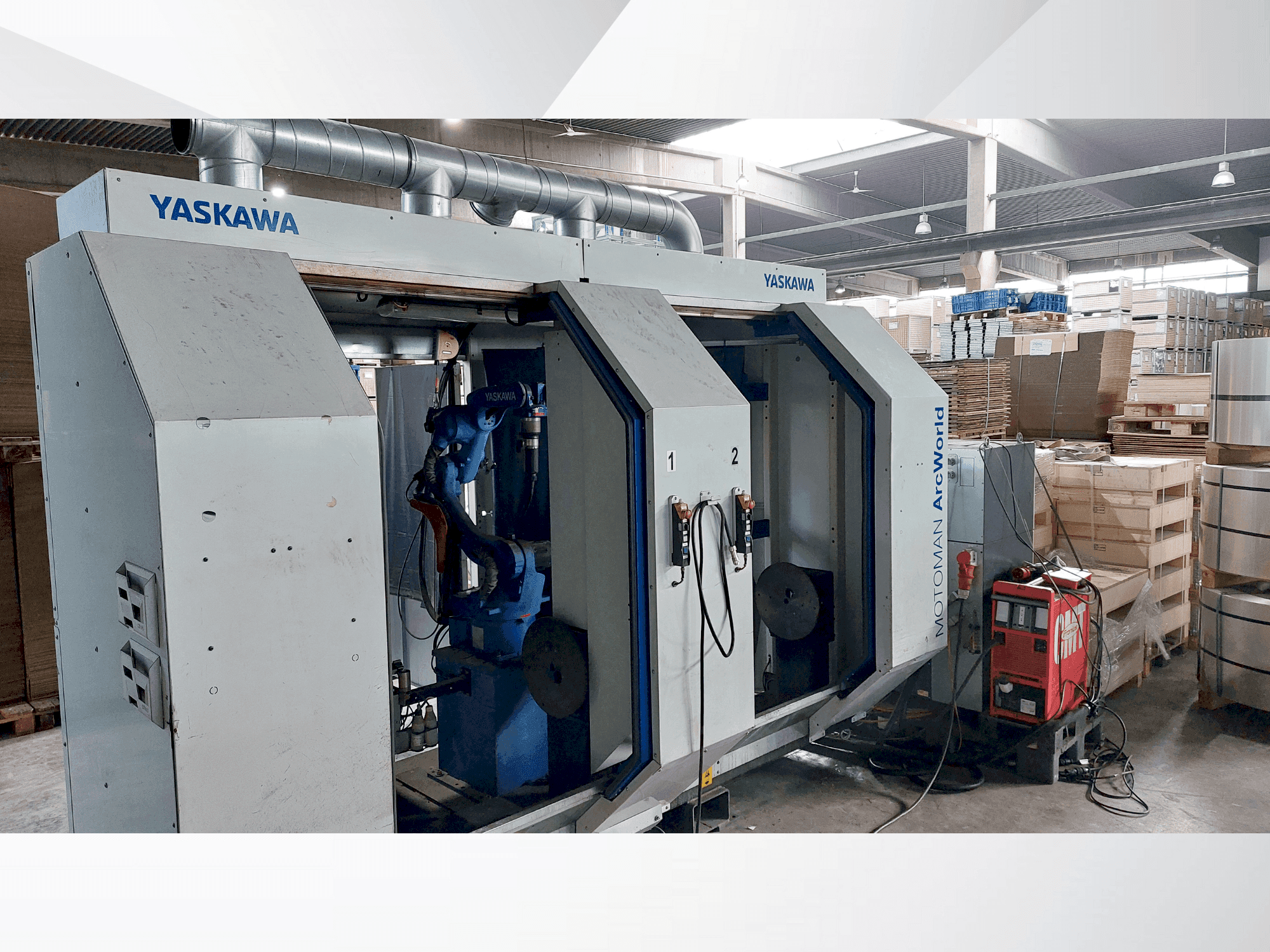 A Yaskawa Motoman ArcWorld gép elölnézete