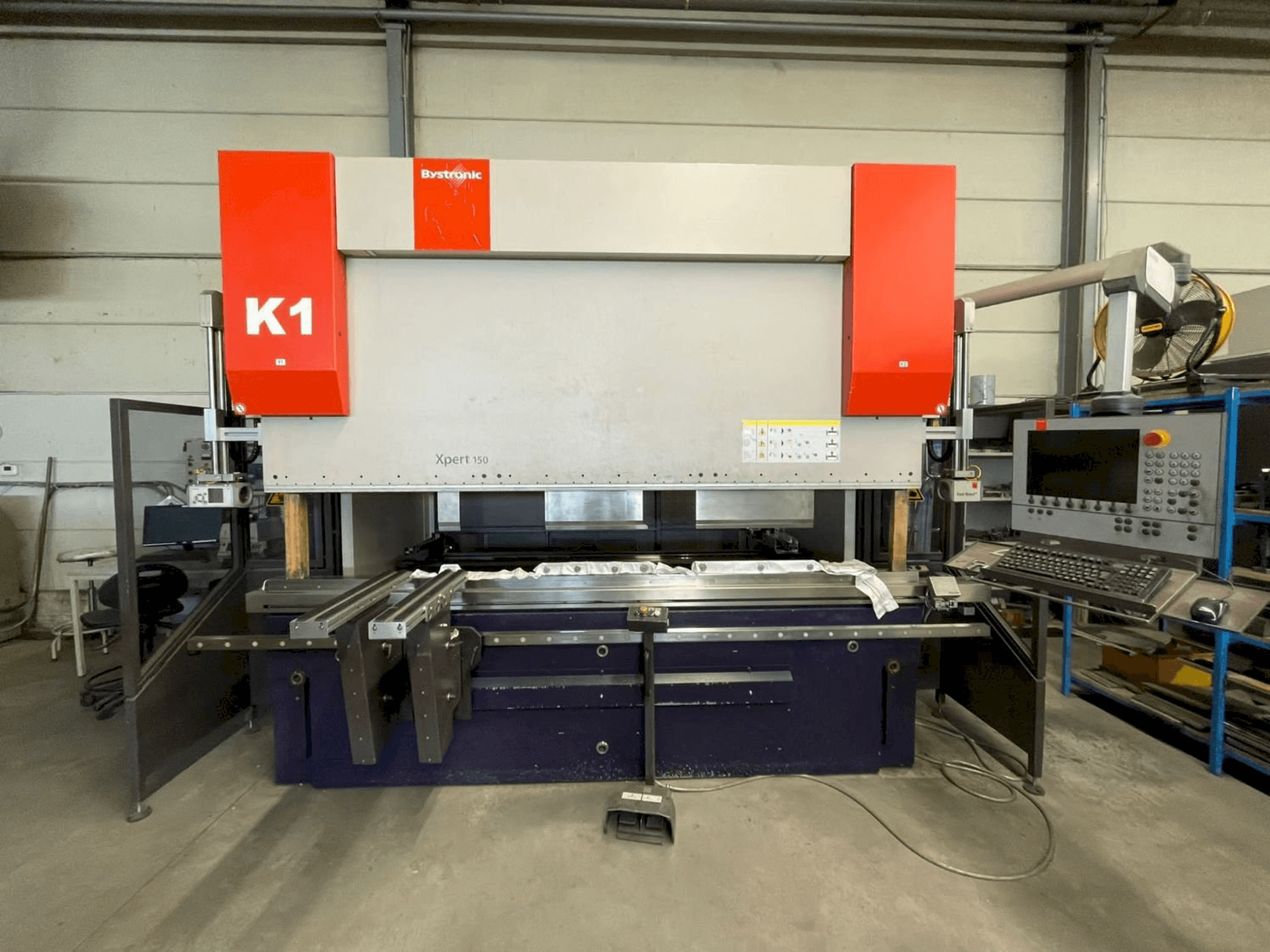 A Bystronic Xpert 150 x 3100 gép elölnézete