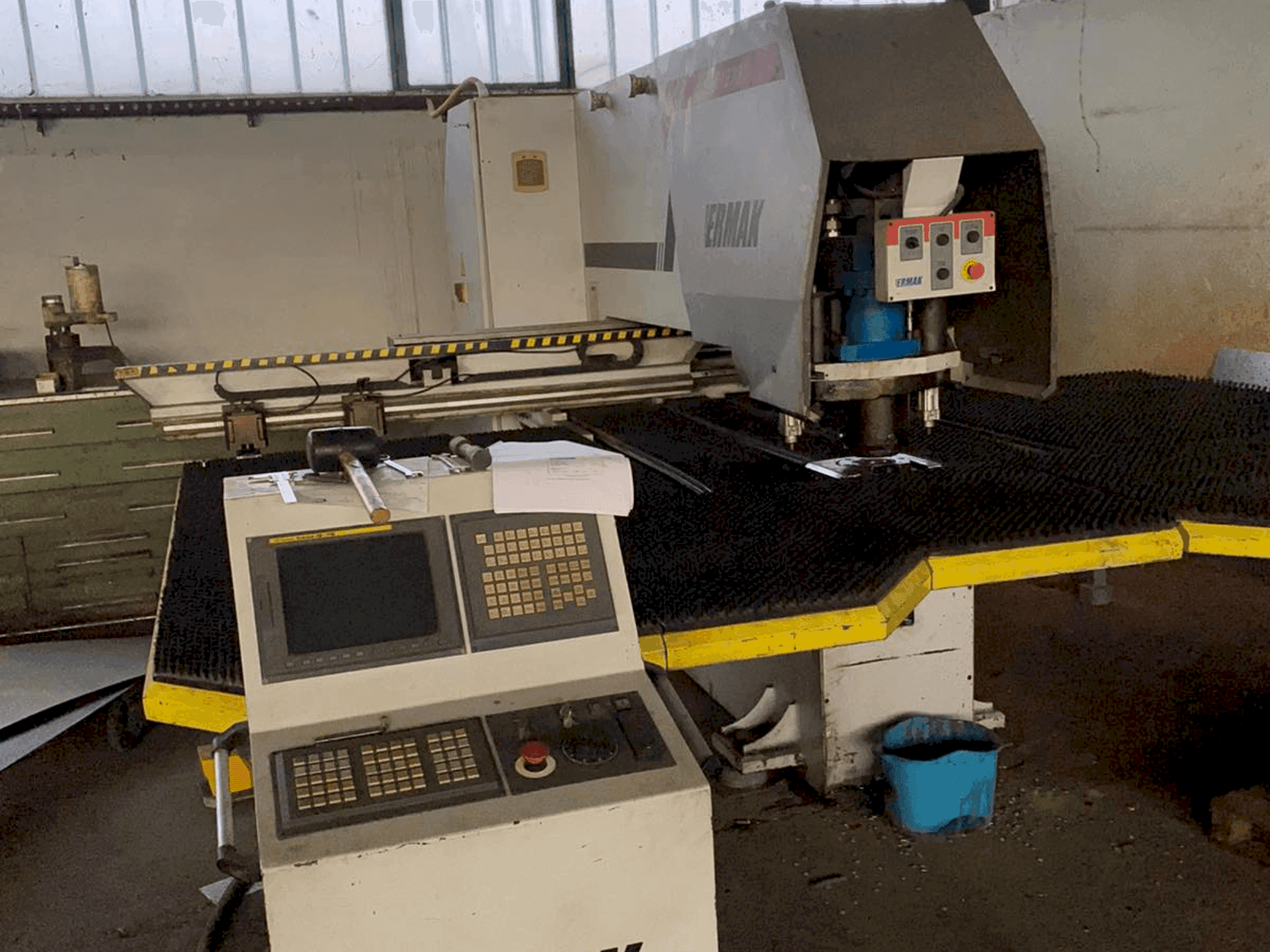 A ERMAK EPP 1270 x 30 gép elölnézete