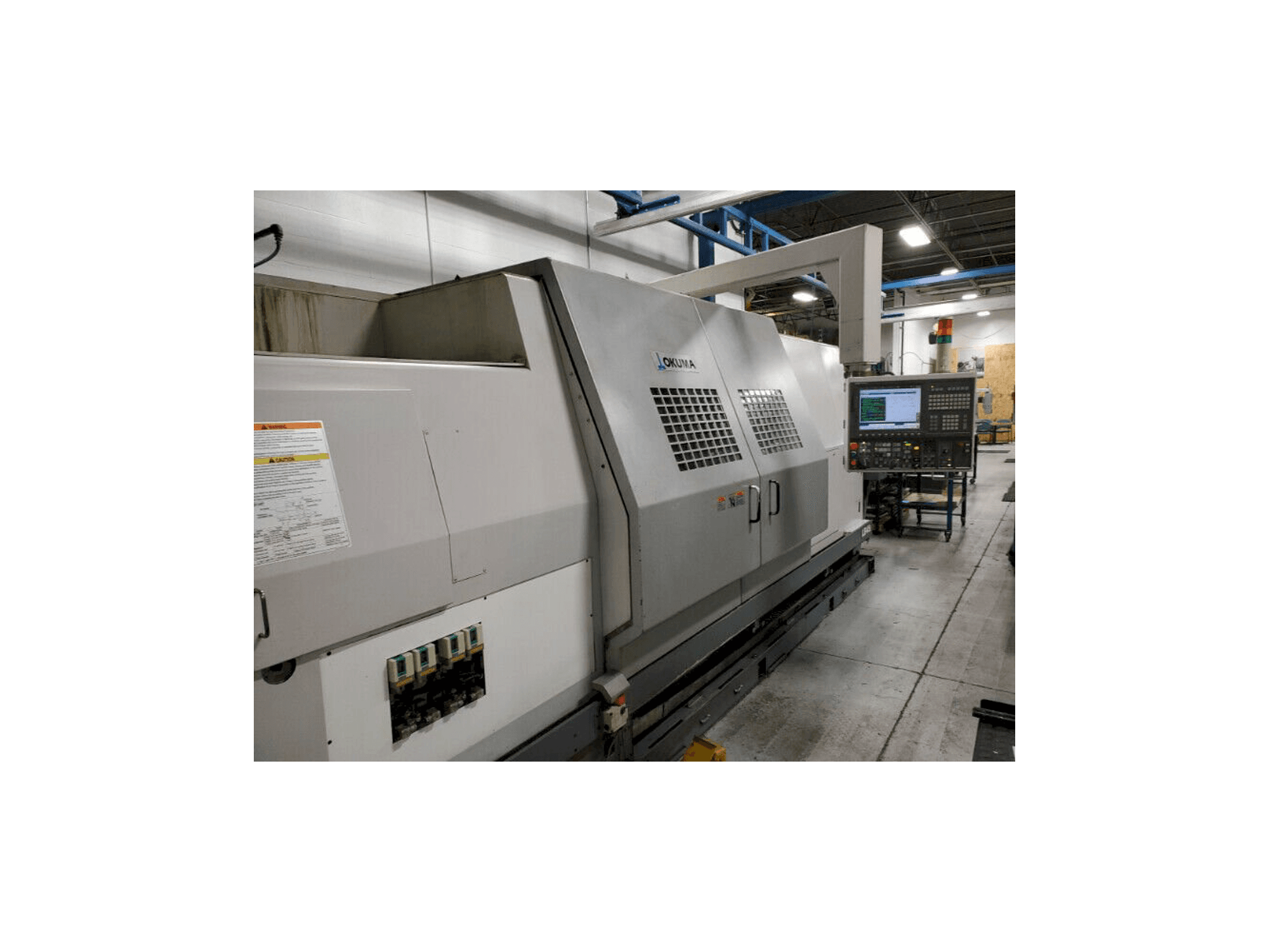 A Okuma LB45 II gép oldalnézete