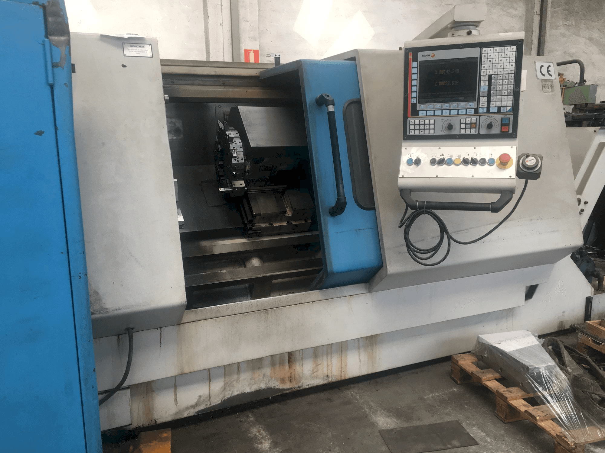 A Lealde TCN10-L gép elölnézete