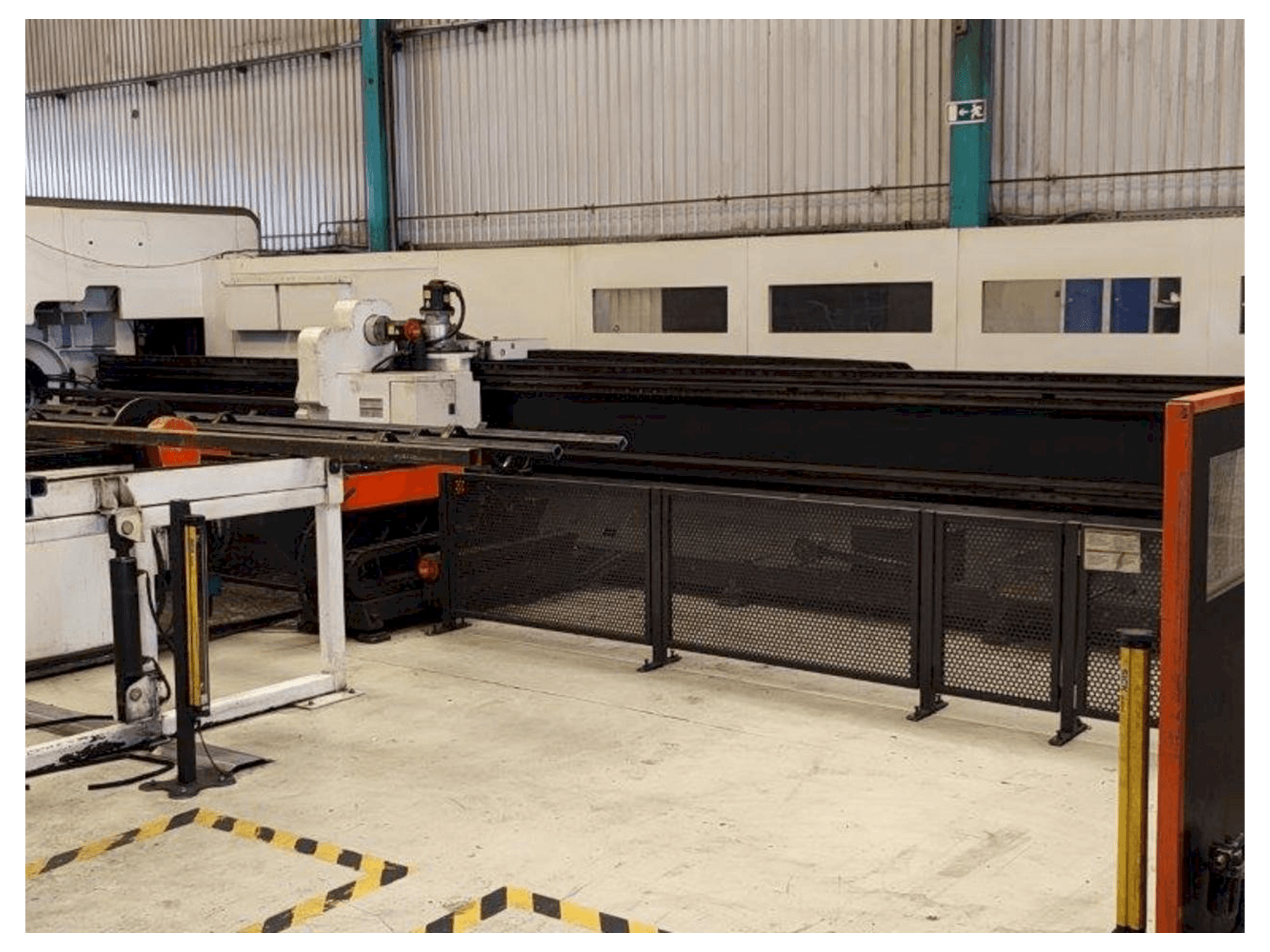 A Mazak Fabri Gear 220 4kW gép elölnézete