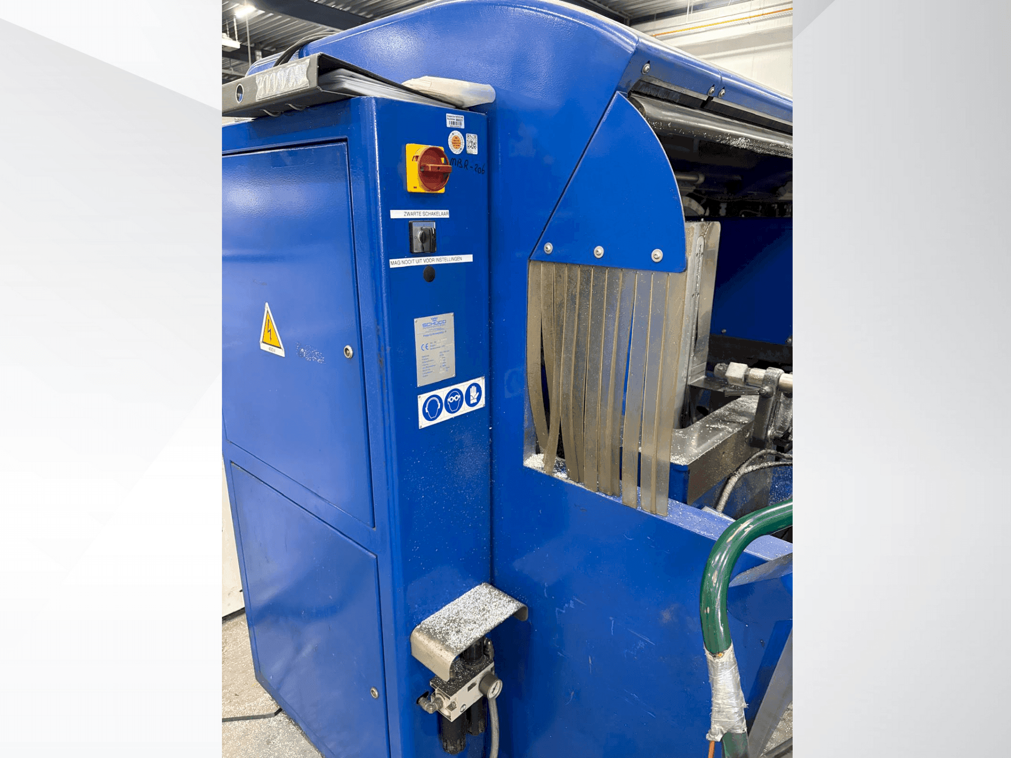 A SCHÜCO B 50 S gép elölnézete