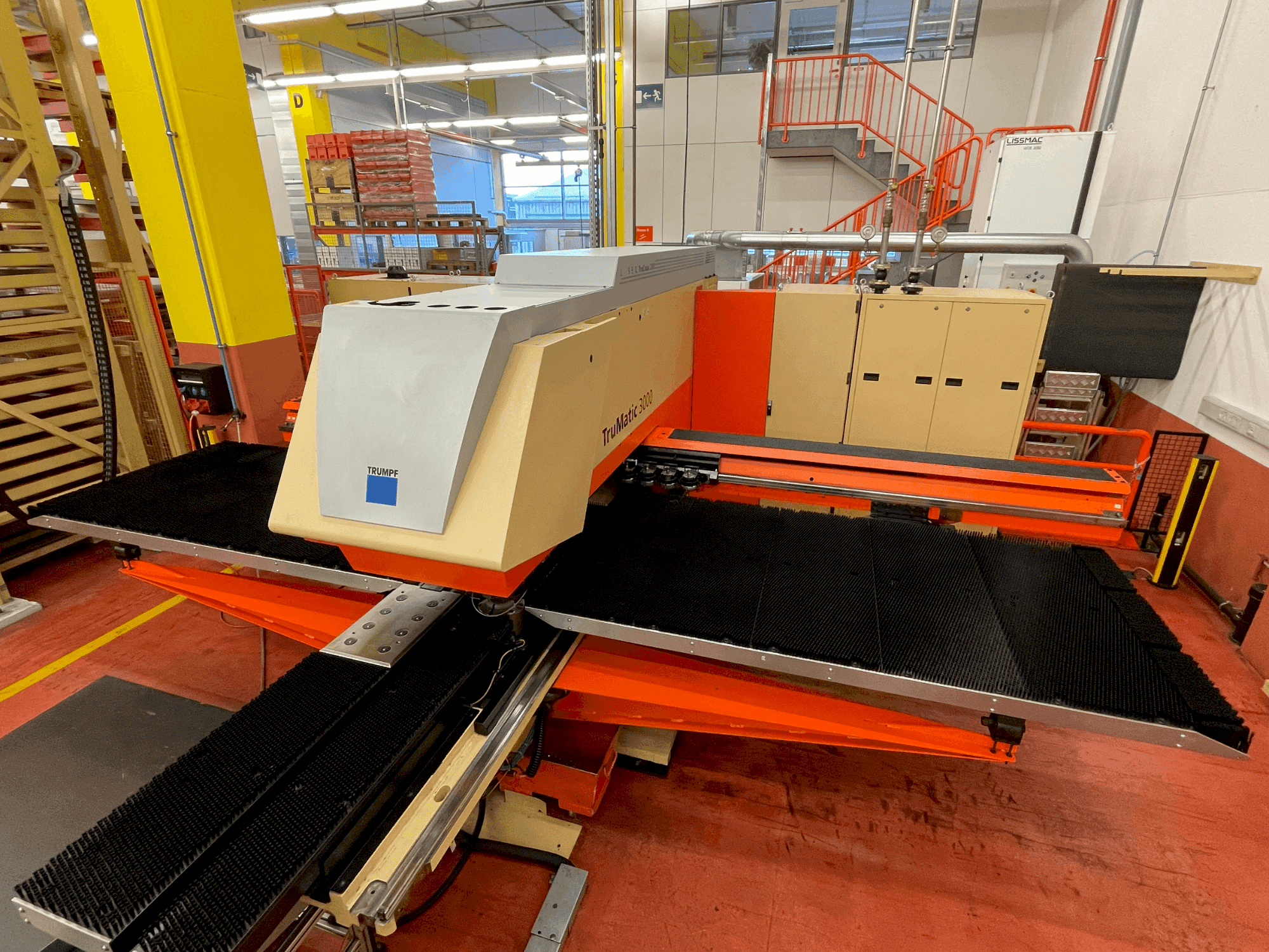 A TRUMPF TruMatic 3000 gép elölnézete