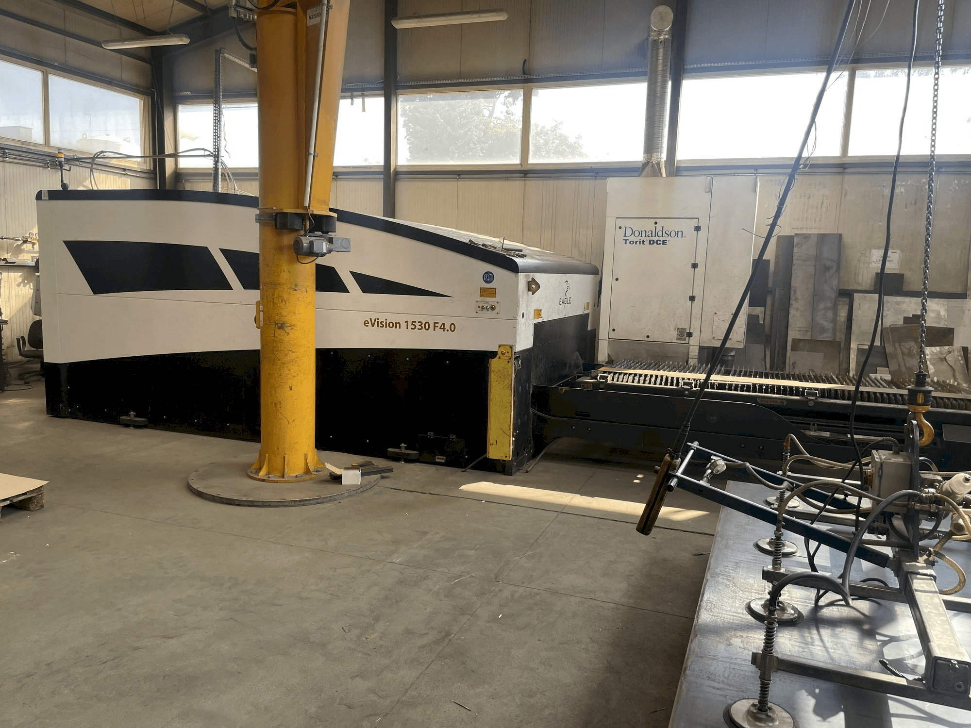 A EAGLE eVision 1530 F4.0 gép elölnézete