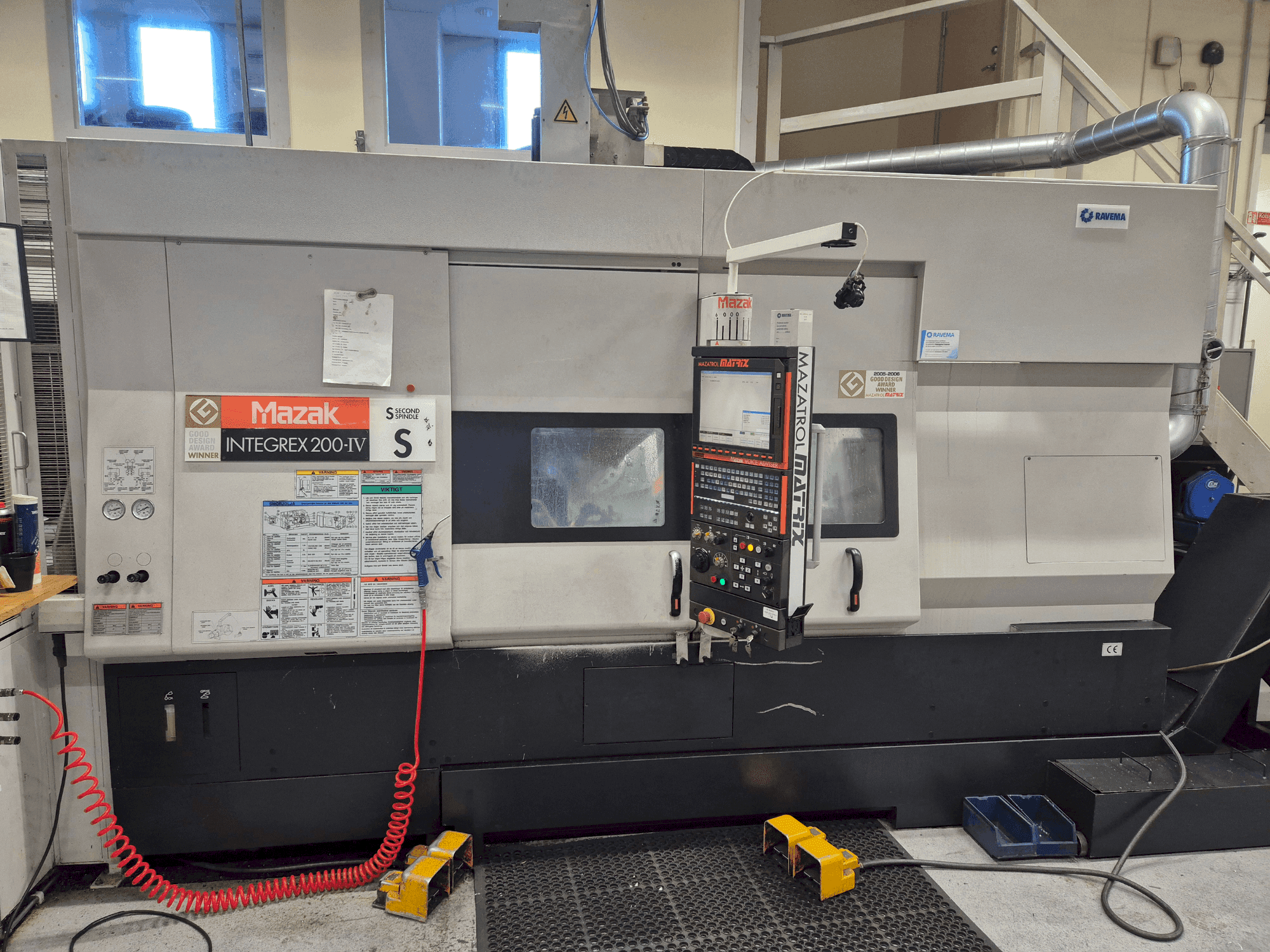 A Mazak Integrex 200 IV S with Gantry loader gép elölnézete