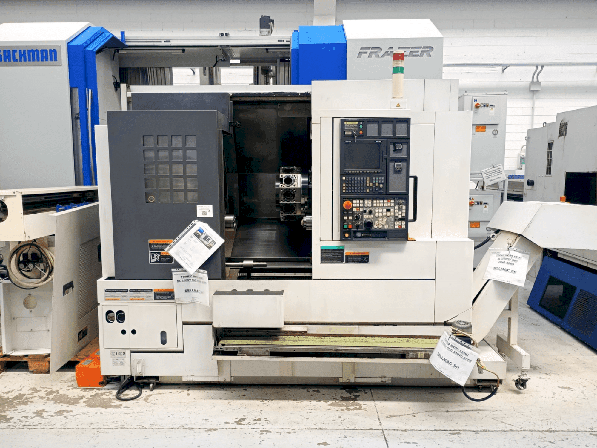 A MORI SEIKI NL2000SY/500 gép elölnézete
