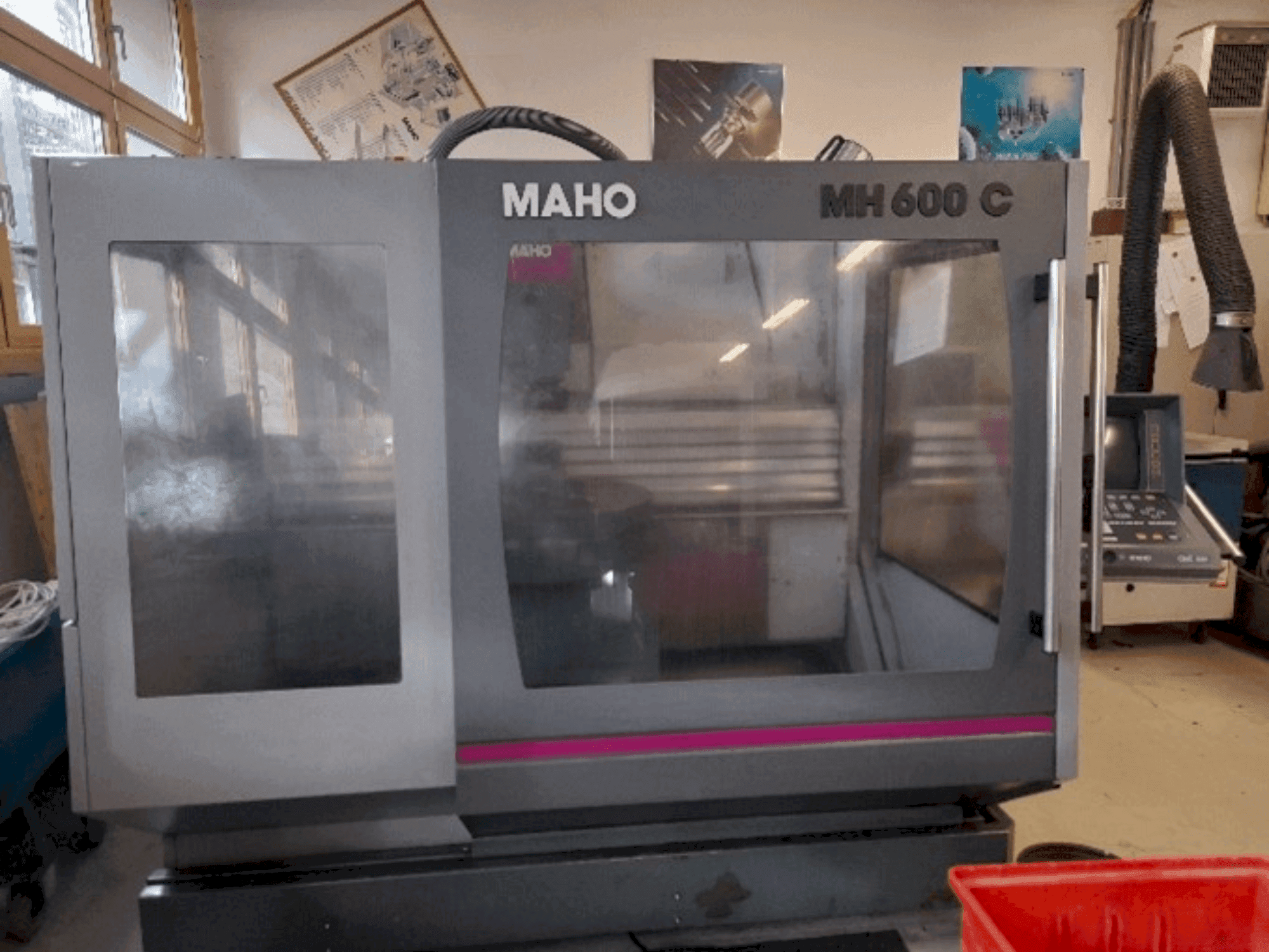 A MAHO MH 600 C gép elölnézete