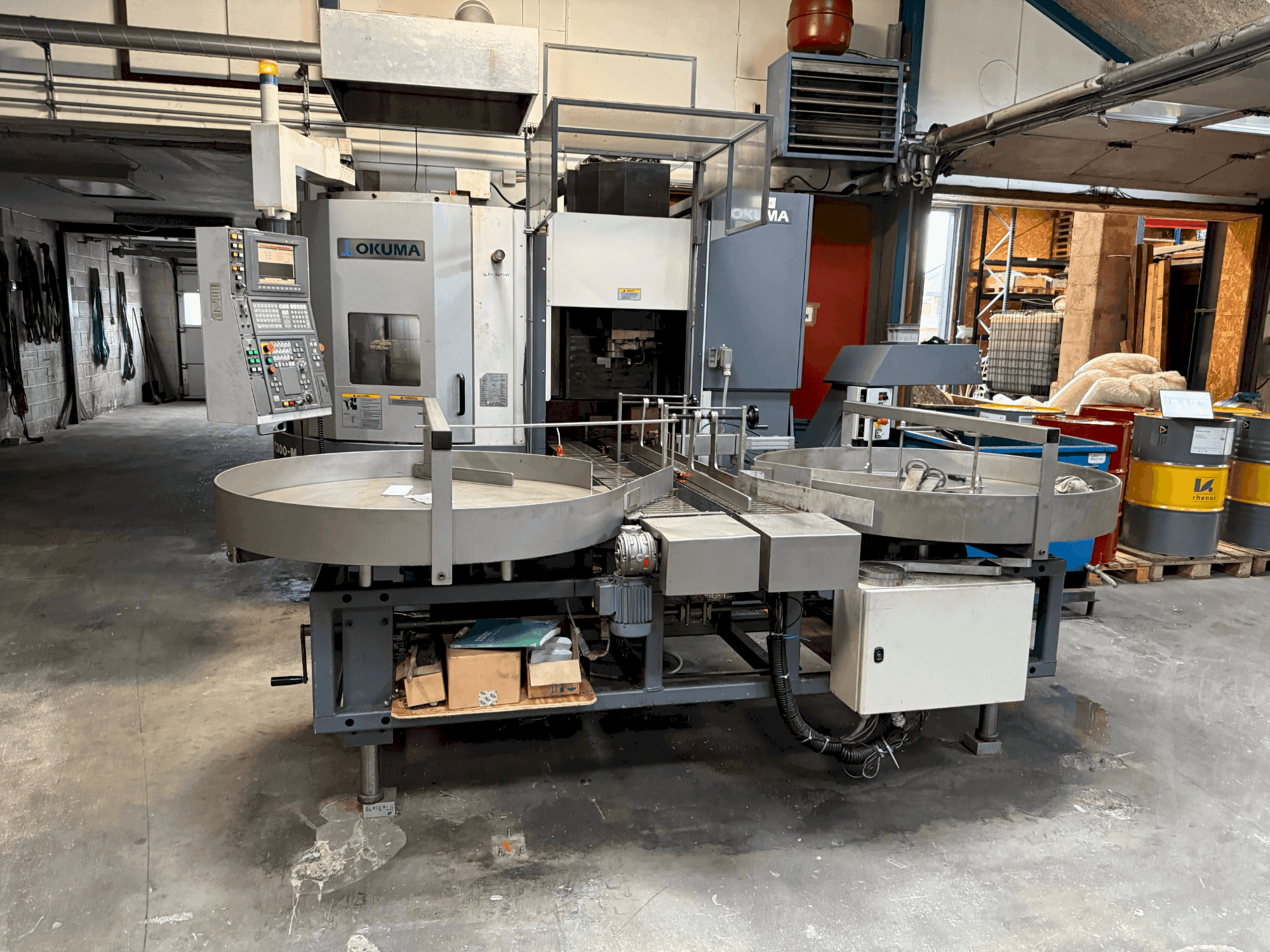 A Okuma VTurn LVT300-M gép elölnézete