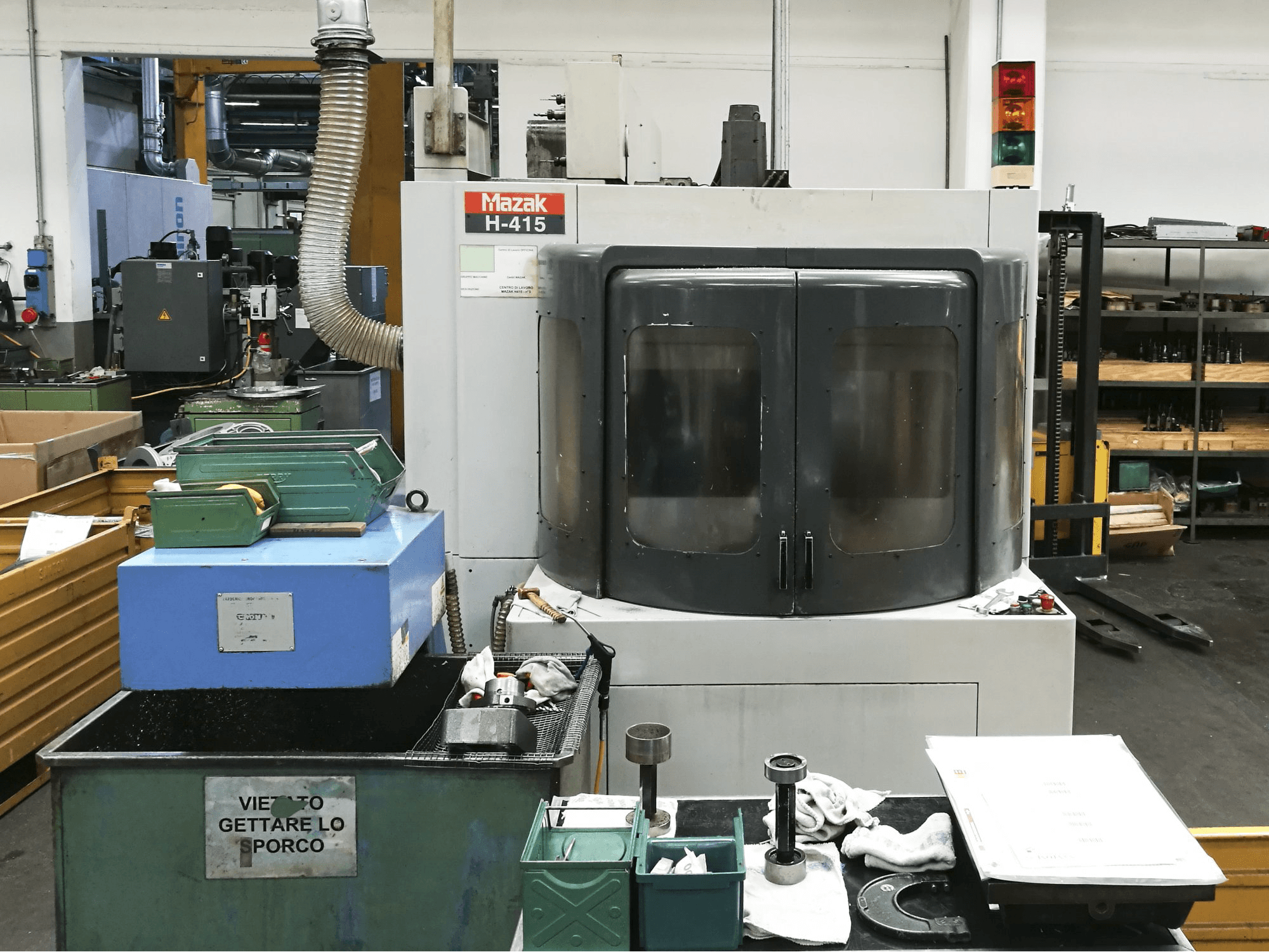 A Mazak H-415 gép elölnézete