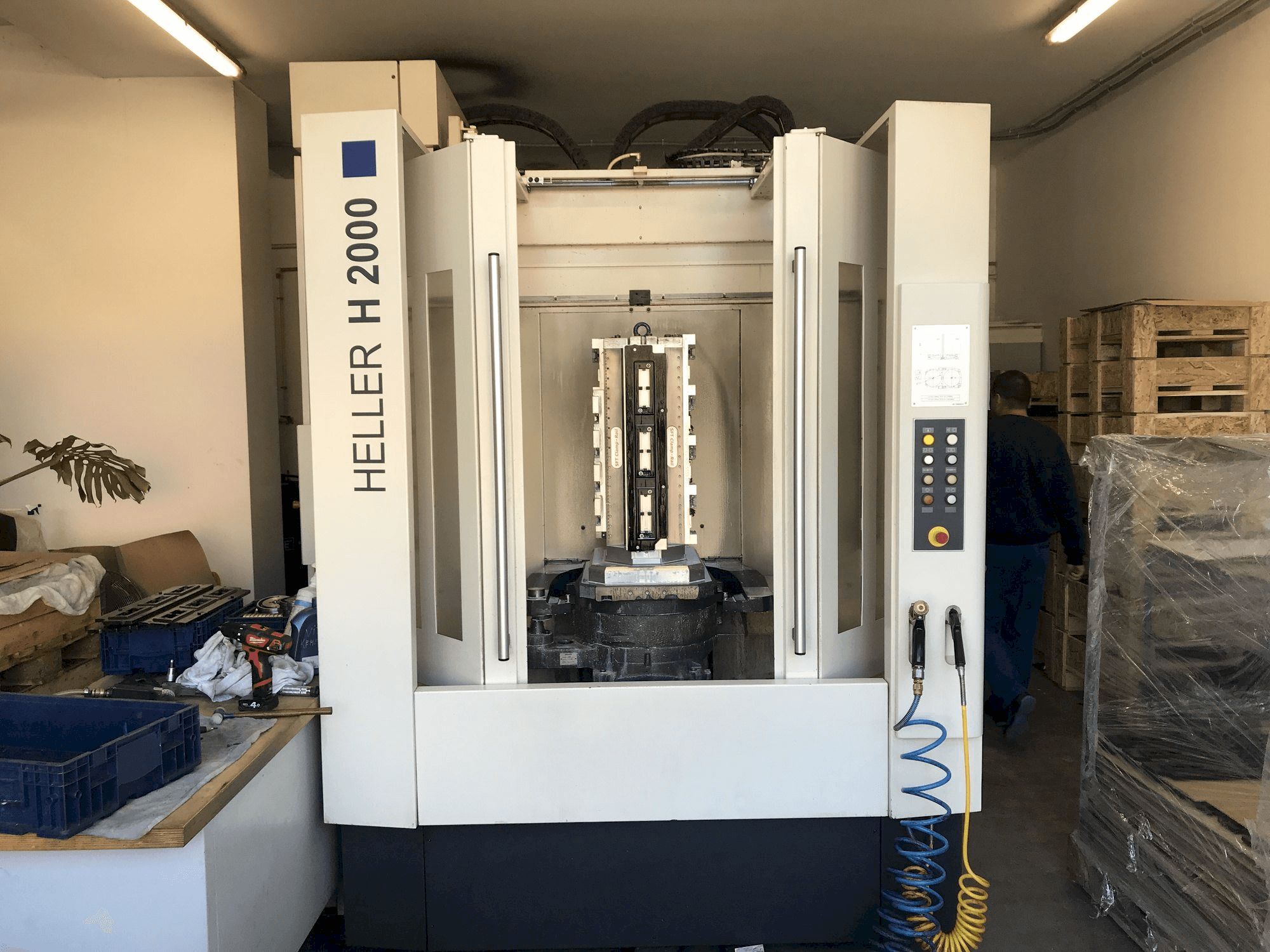 A HELLER H2000 gép elölnézete