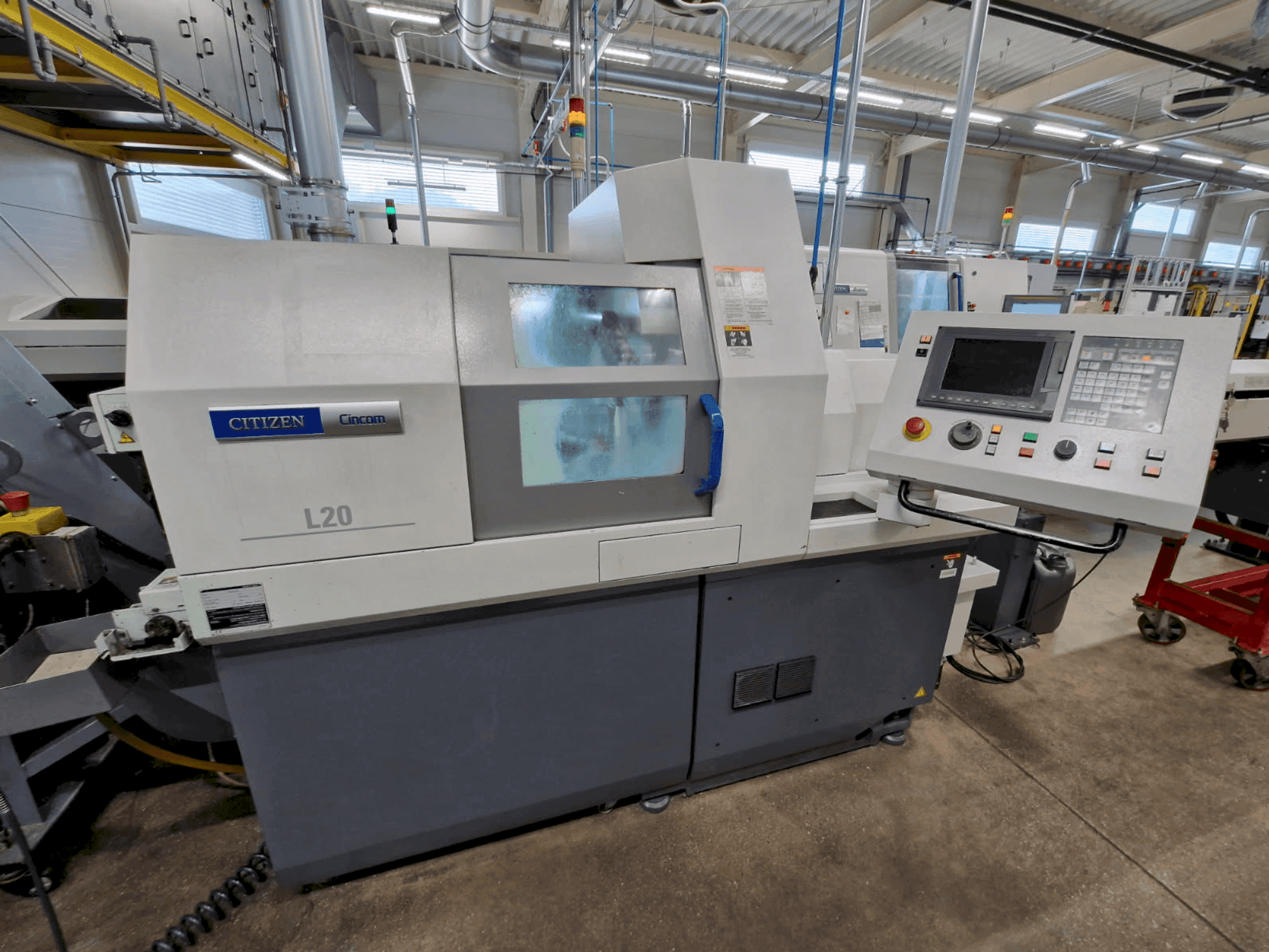 A Citizen CITIZEN Cincom L20E-2M8 gép elölnézete