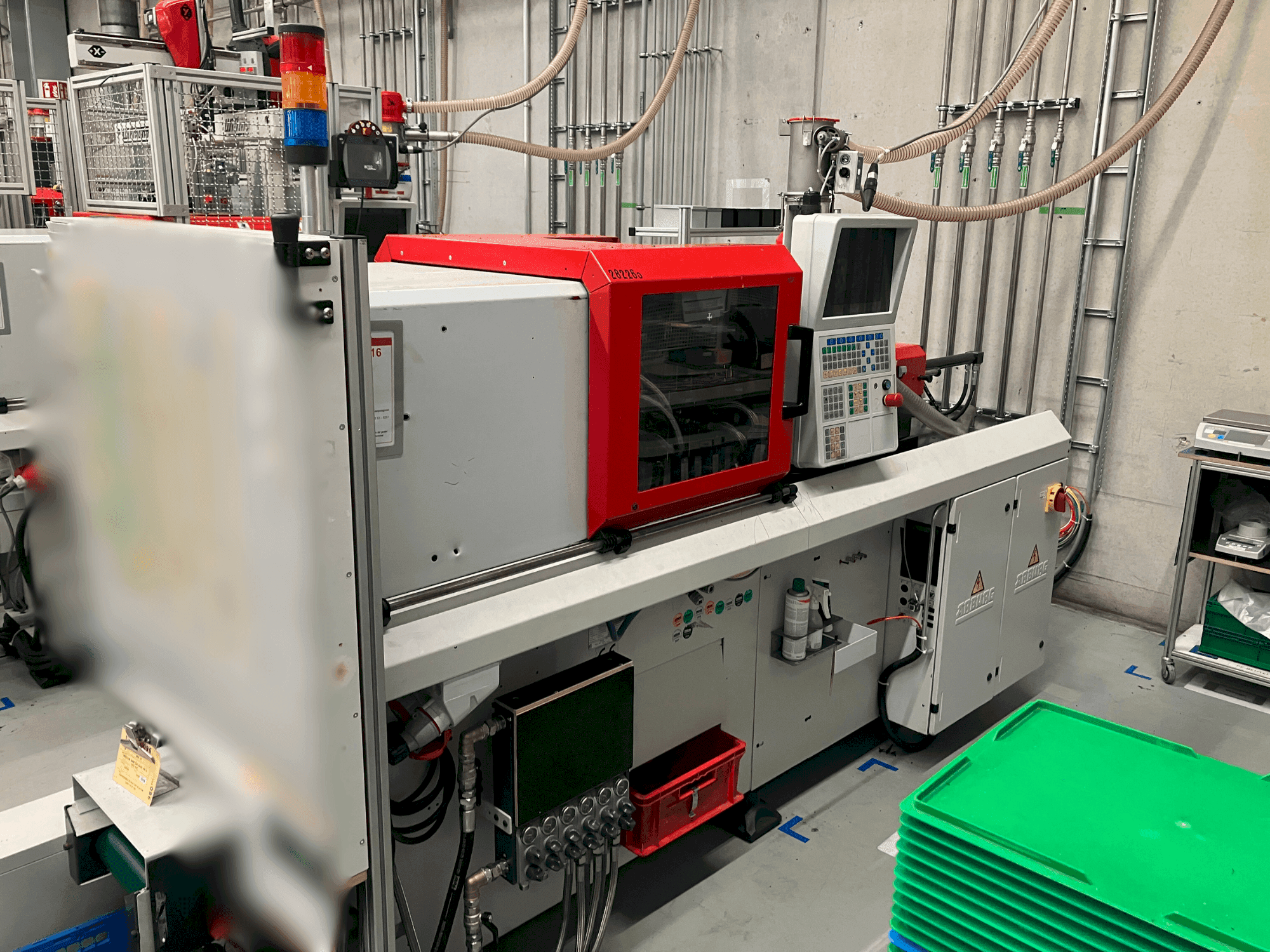 A Arburg Allrounder 270 S 250-60 gép elölnézete