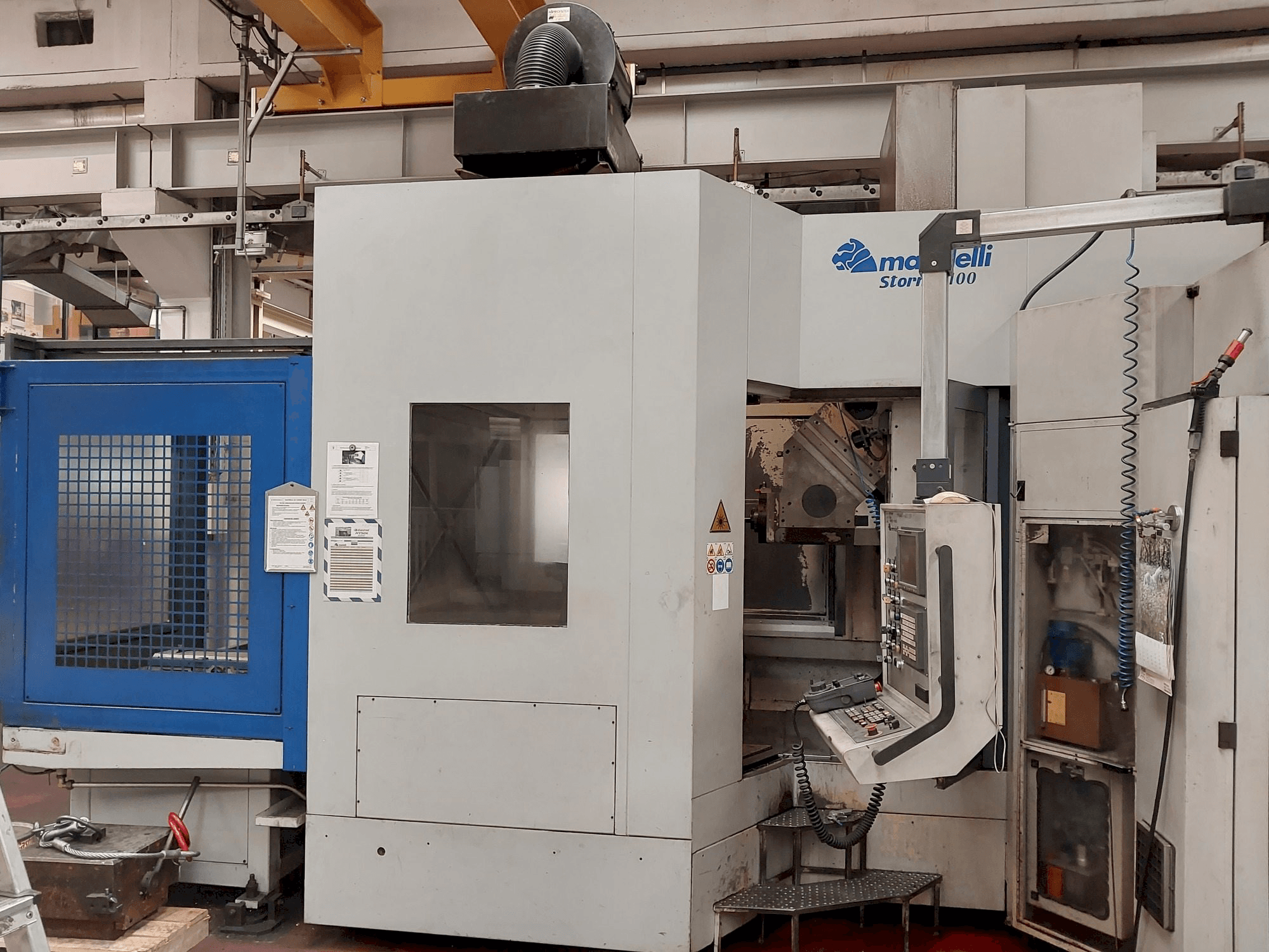 A Mandelli storm 1100 gép elölnézete