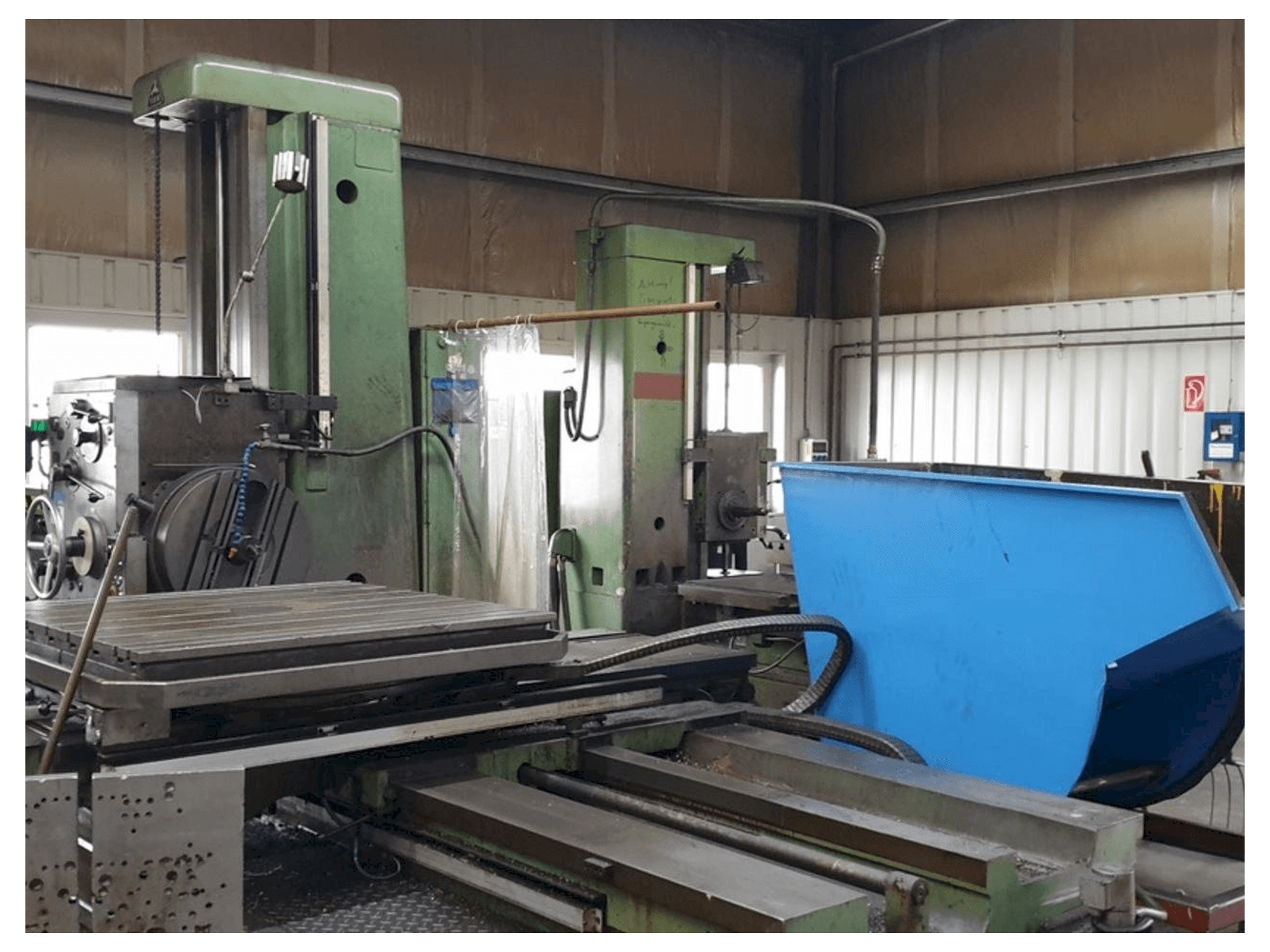 A TOS W 100 A gép elölnézete