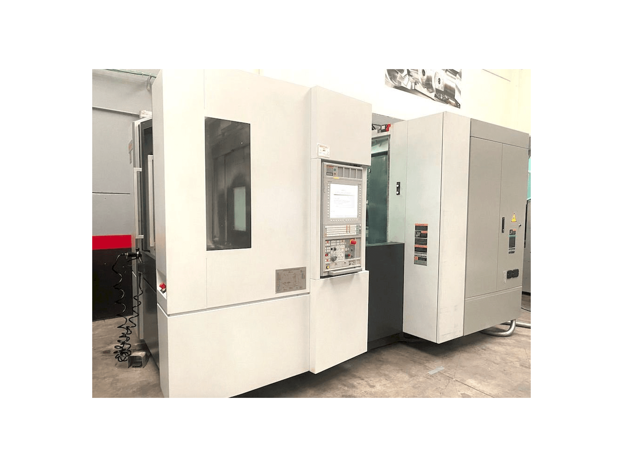 A MORI SEIKI NH 5000 DCG gép elölnézete