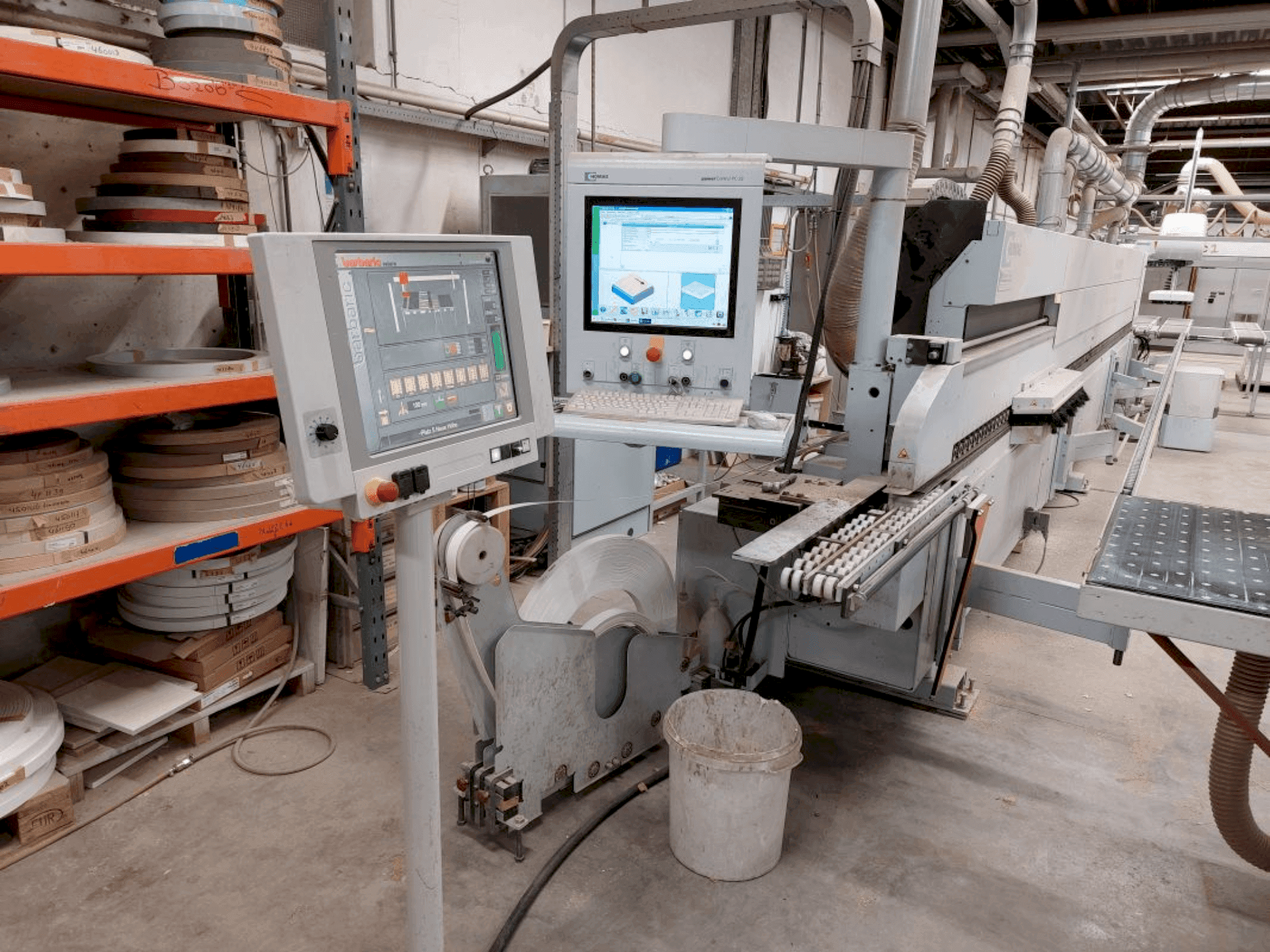 A HOMAG KAL 330/9/A6/L gép elölnézete