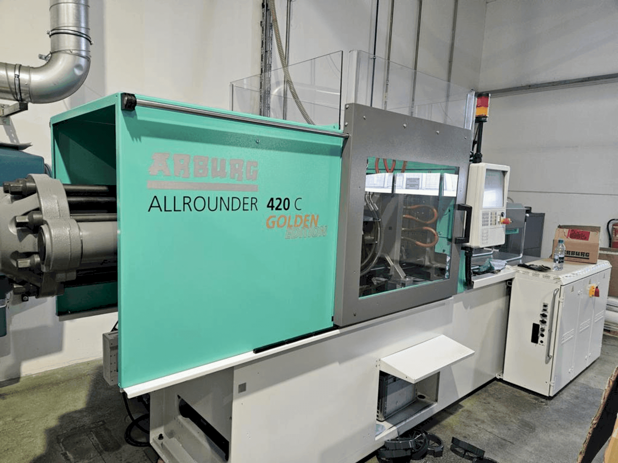A Arburg Allrounder 420 C 1000 - 290 Golden Edition gép elölnézete