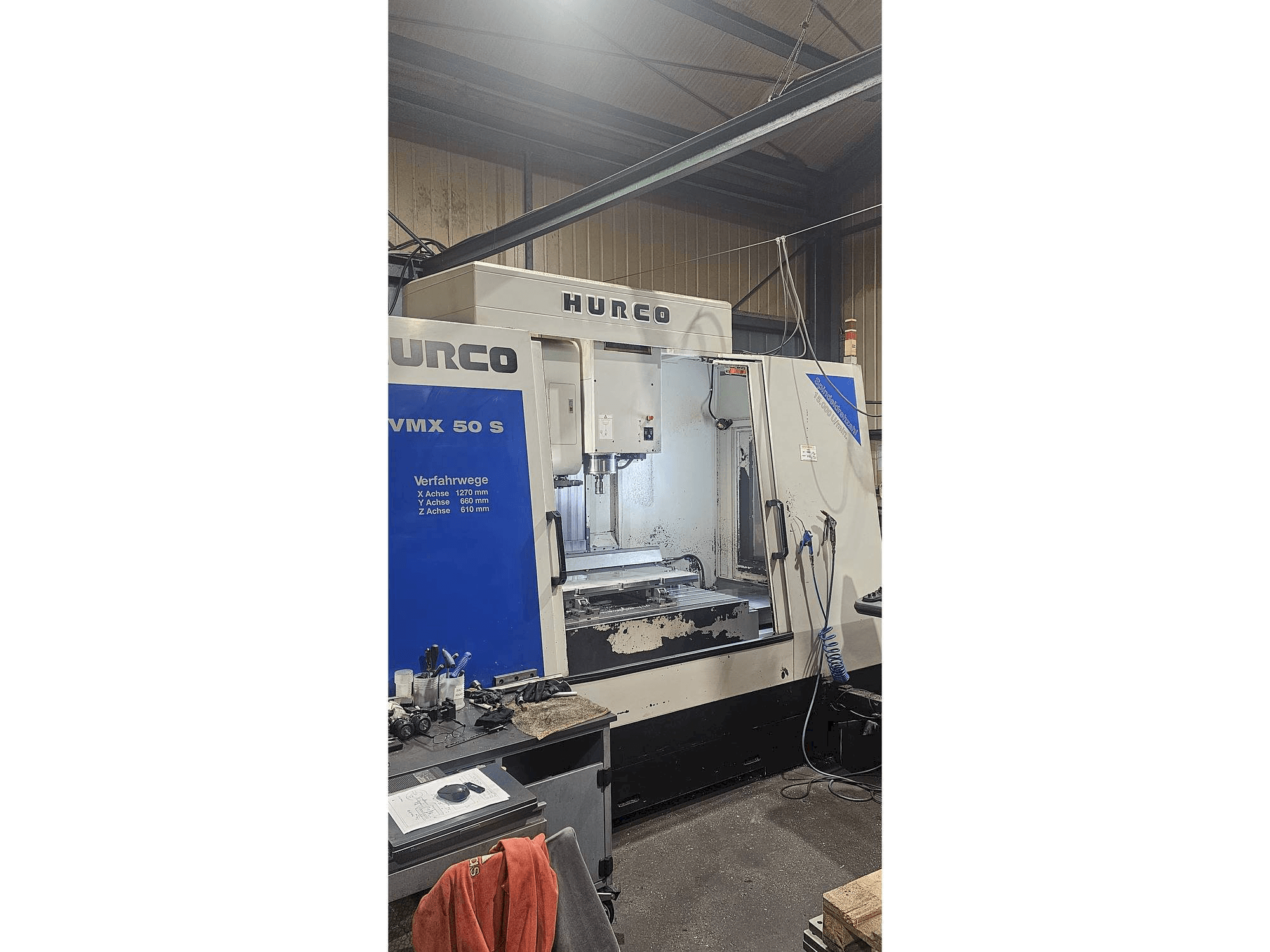 A Hurco VMX 50 S gép oldalnézete