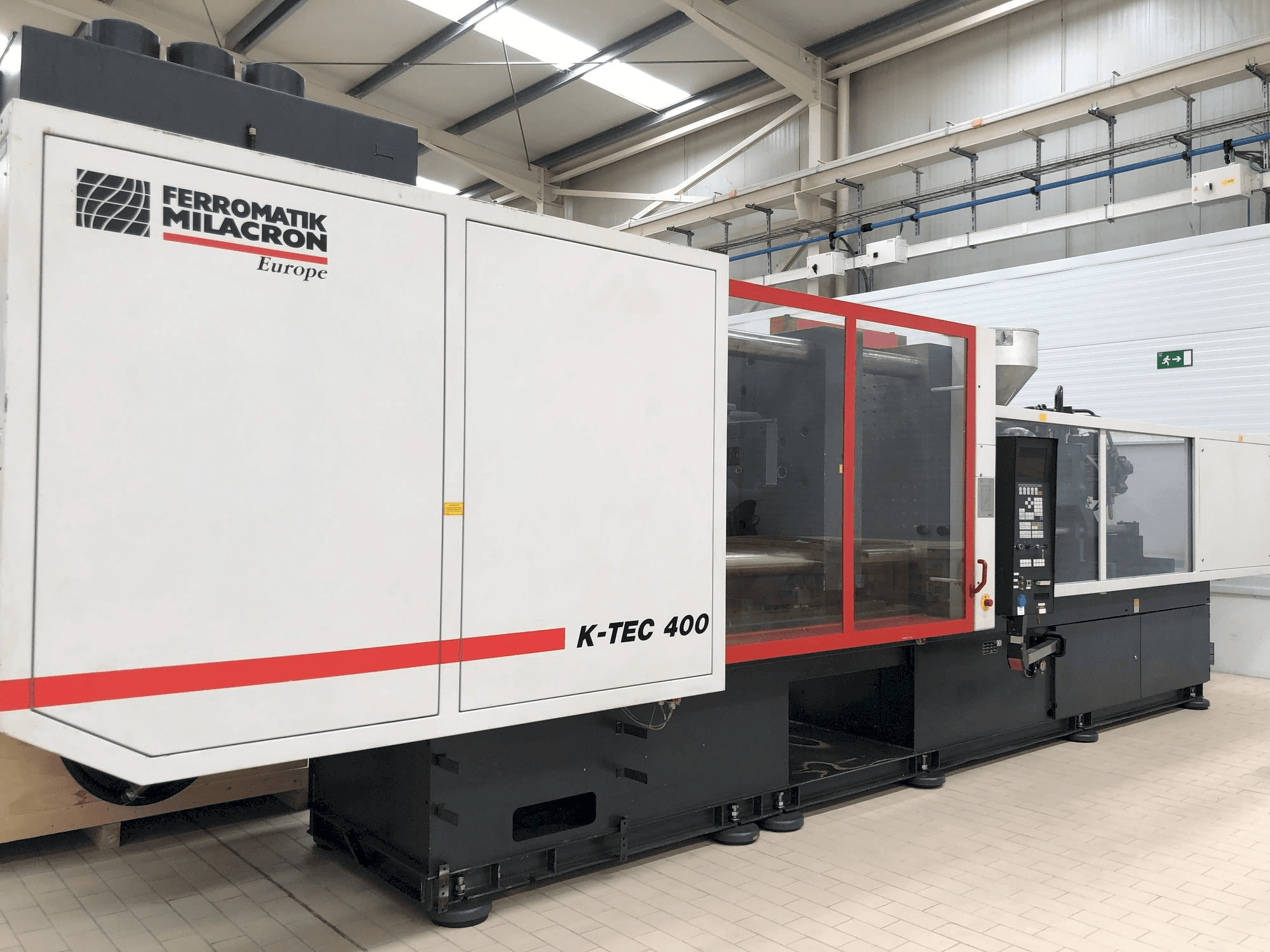 A Ferromatik K-TEC400S gép elölnézete