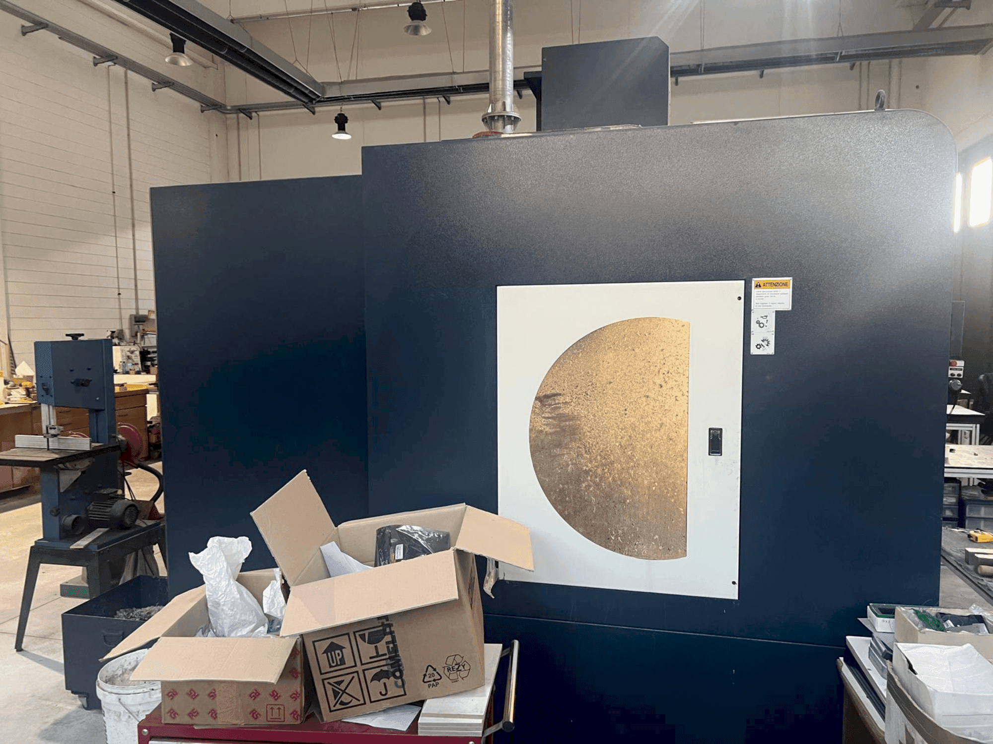 A Johnford Dart VMC 1000A HI TECH gép elölnézete