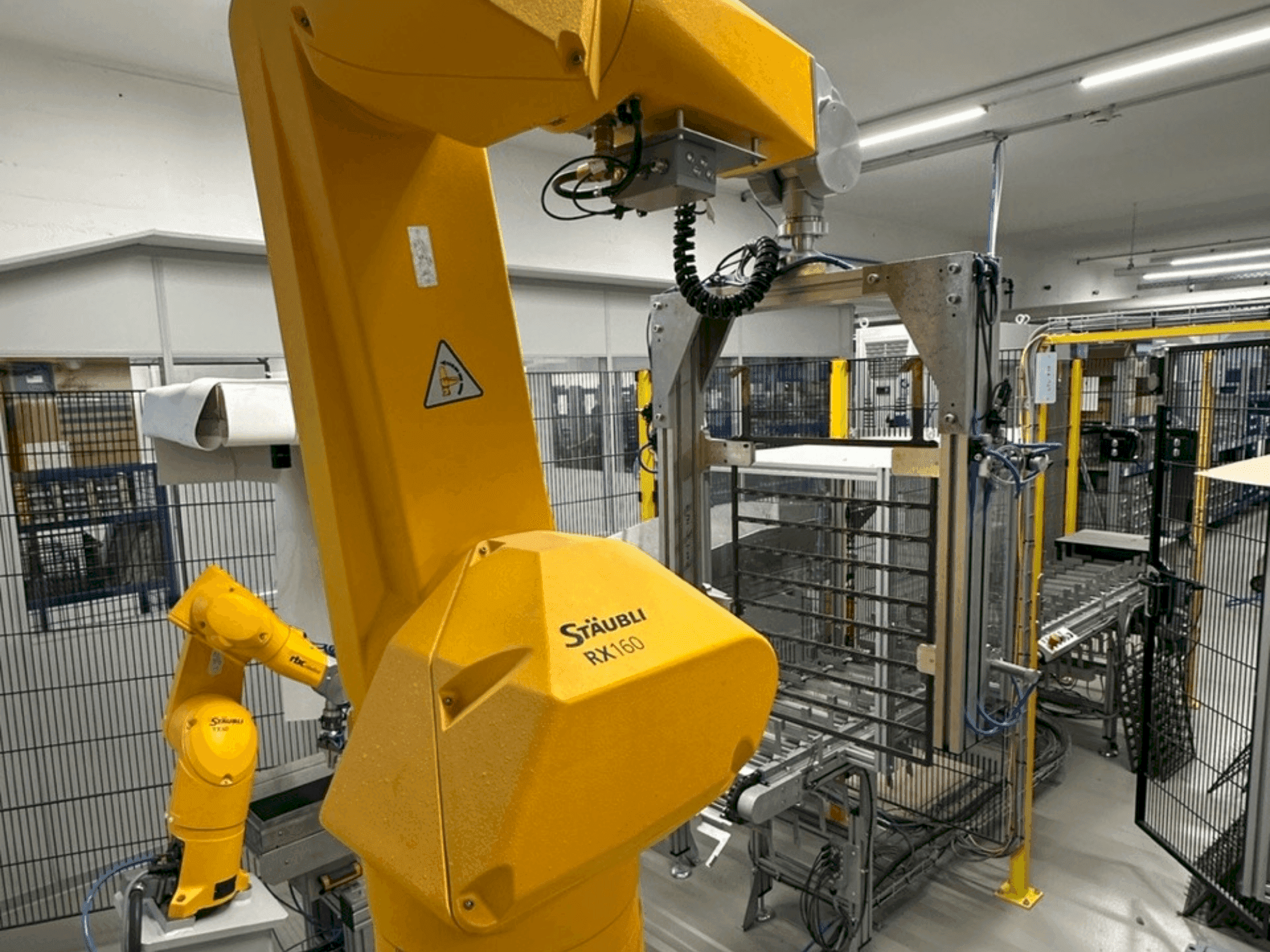 A STAUBLI RX160 gép elölnézete