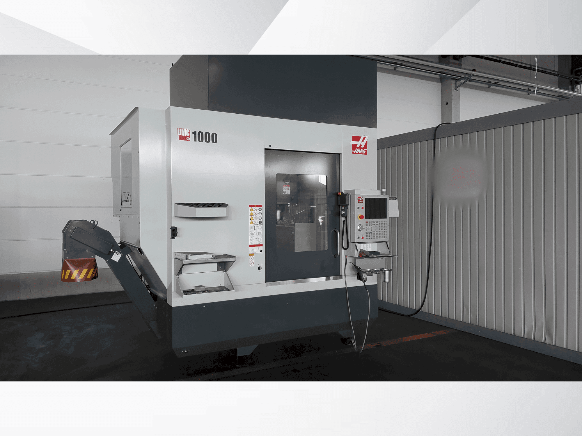 A HAAS UMC 1000 gép elölnézete