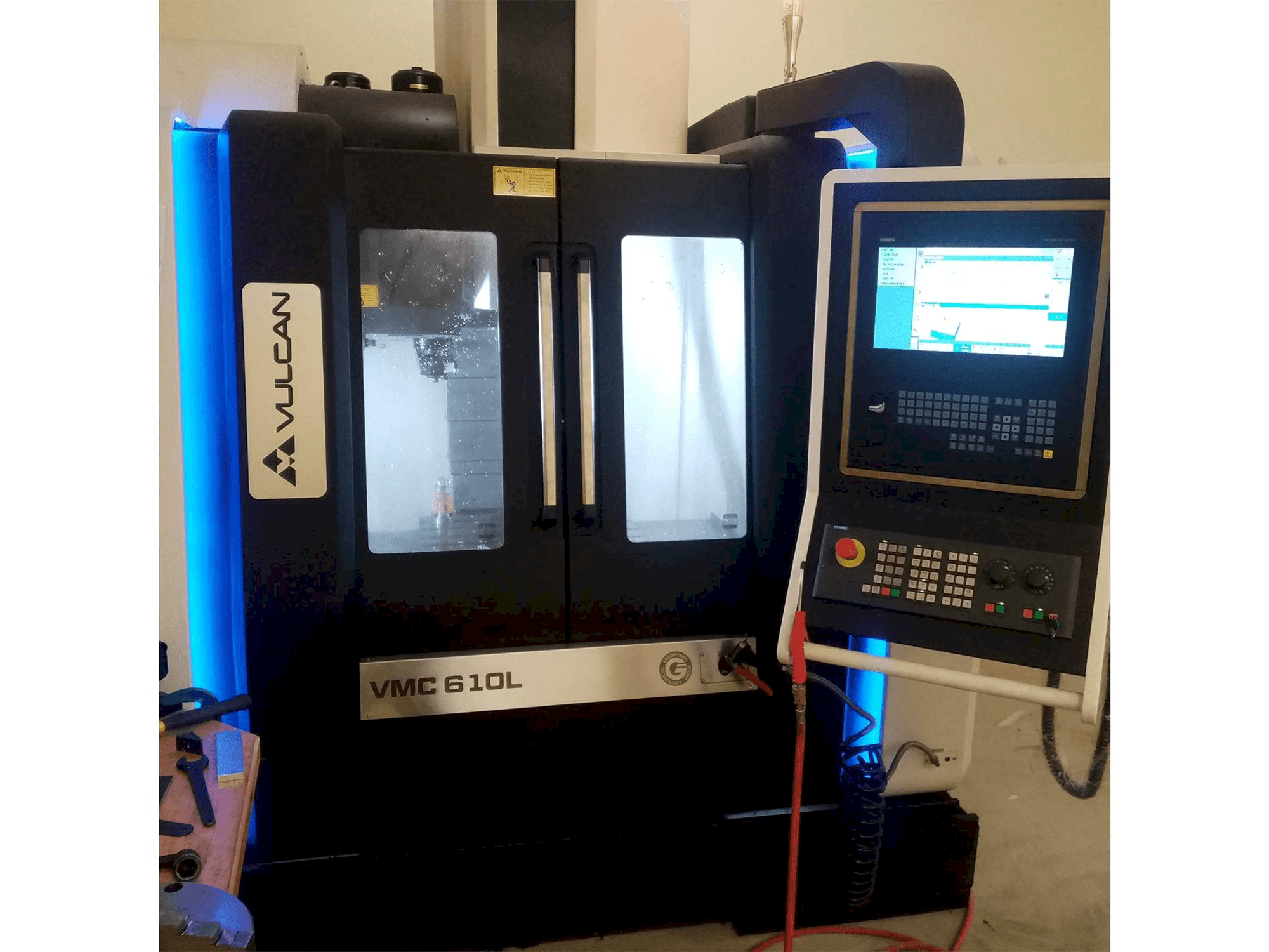 A VULCAN VMC 610L gép elölnézete