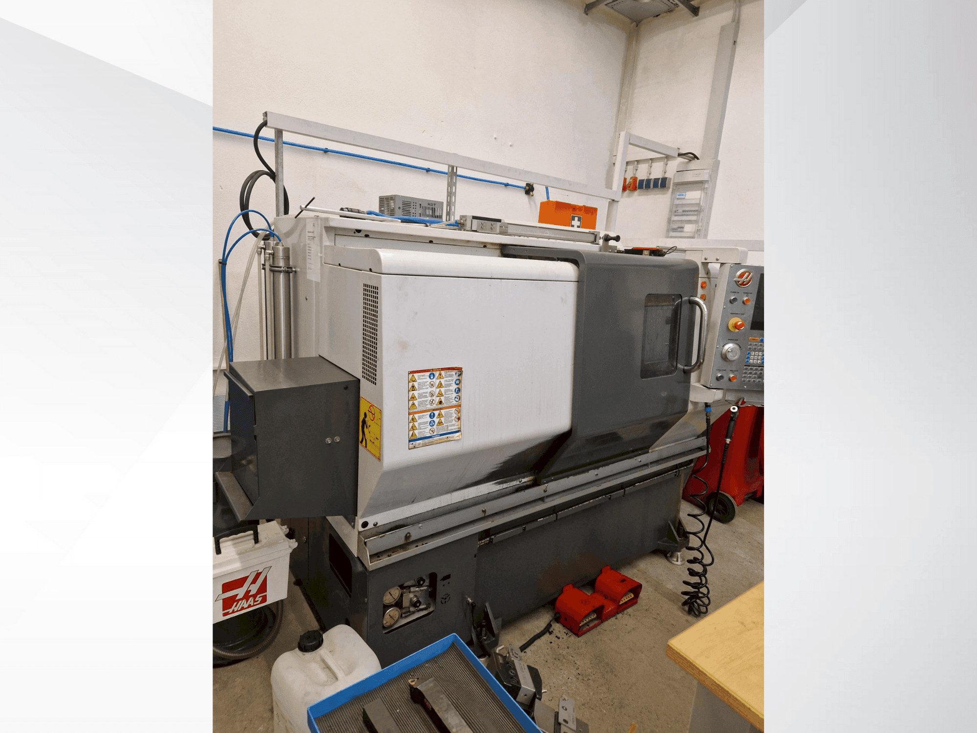 A HAAS ST-10Y gép elölnézete