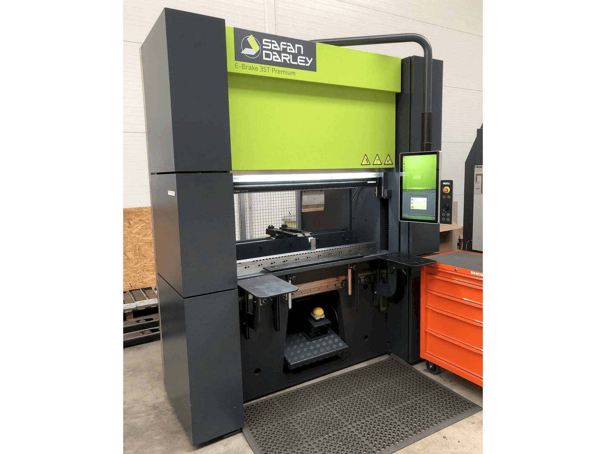 A Safan Darley E-Brake 35T Premium gép elölnézete