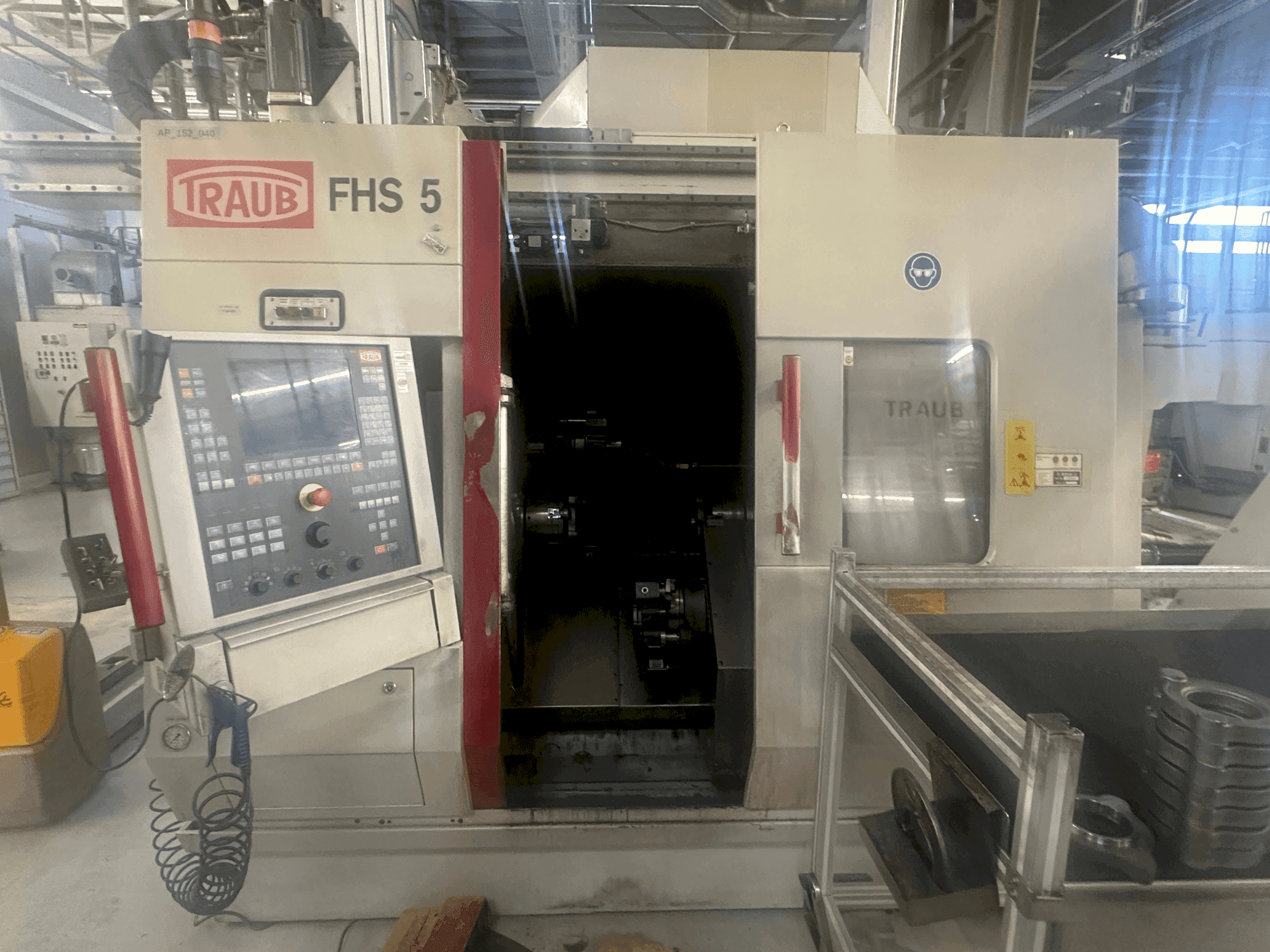 A TRAUB TNC 42/65 gép elölnézete