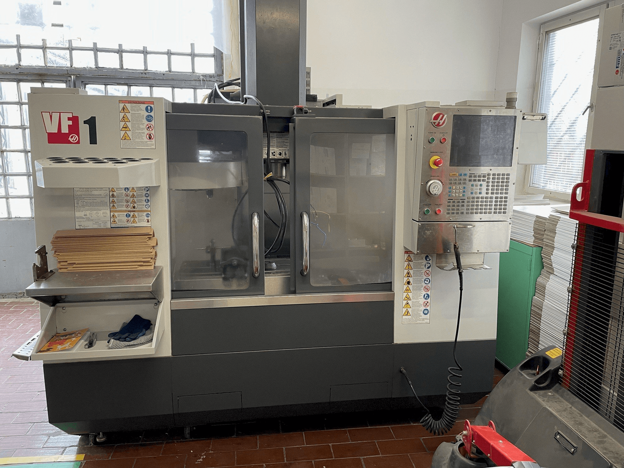 A HAAS VF-1 gép elölnézete