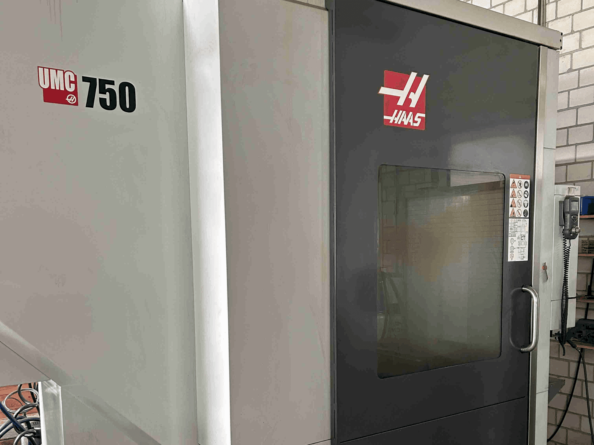 A HAAS UMC-750 gép elölnézete