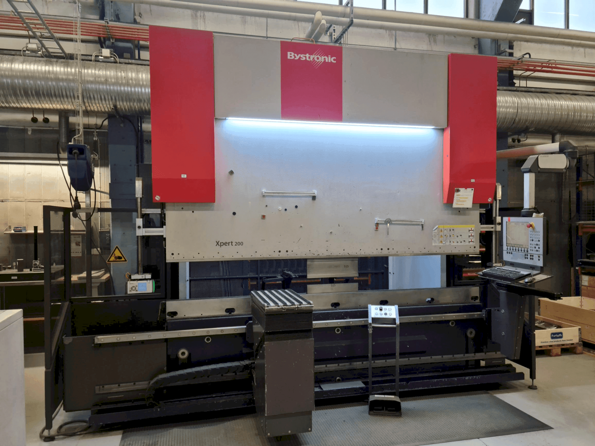 A Bystronic Xpert 200 x 3100 gép elölnézete