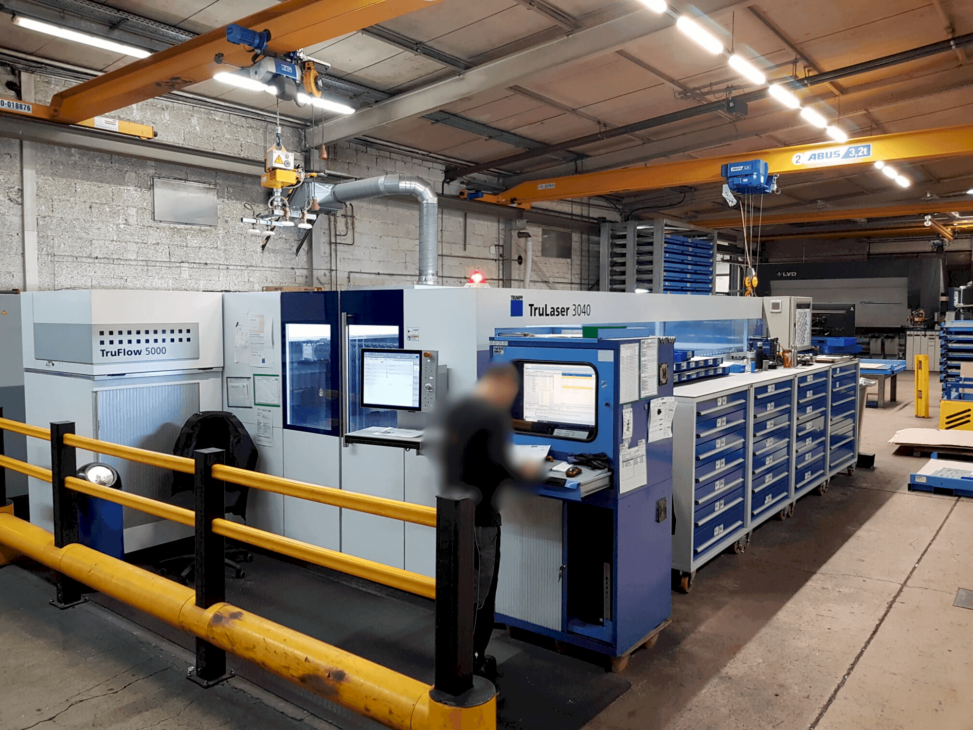 A TRUMPF TruLaser 3040 5kW CO2 gép elölnézete