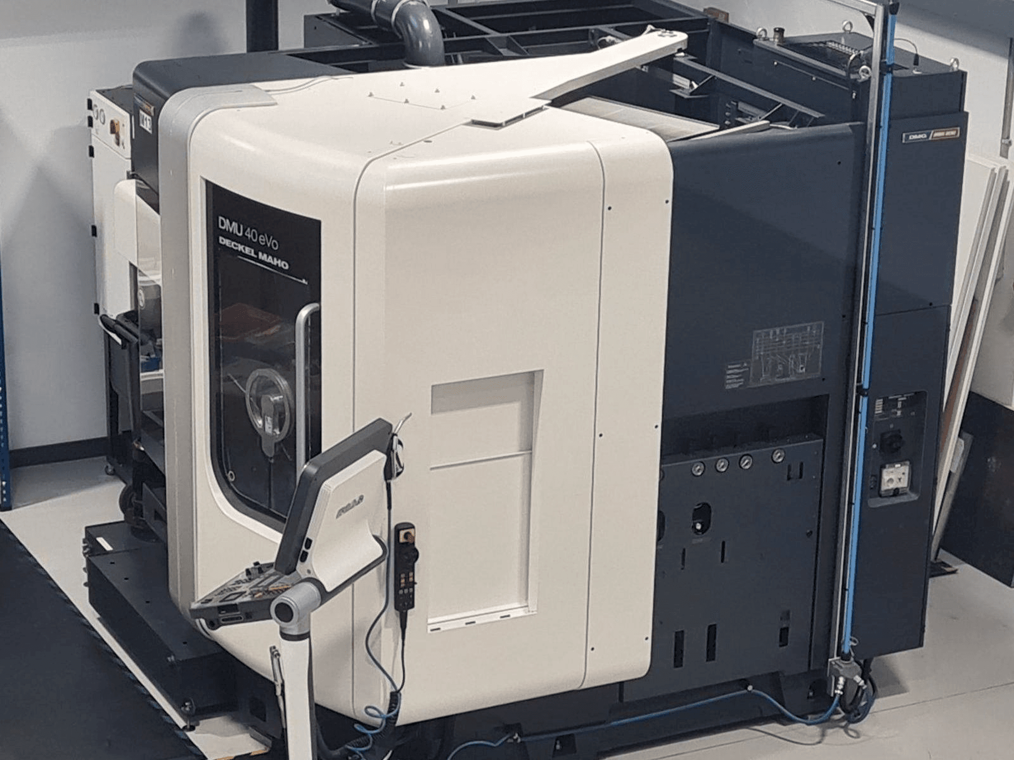 A DMG MORI DMU40 eVo gép elölnézete