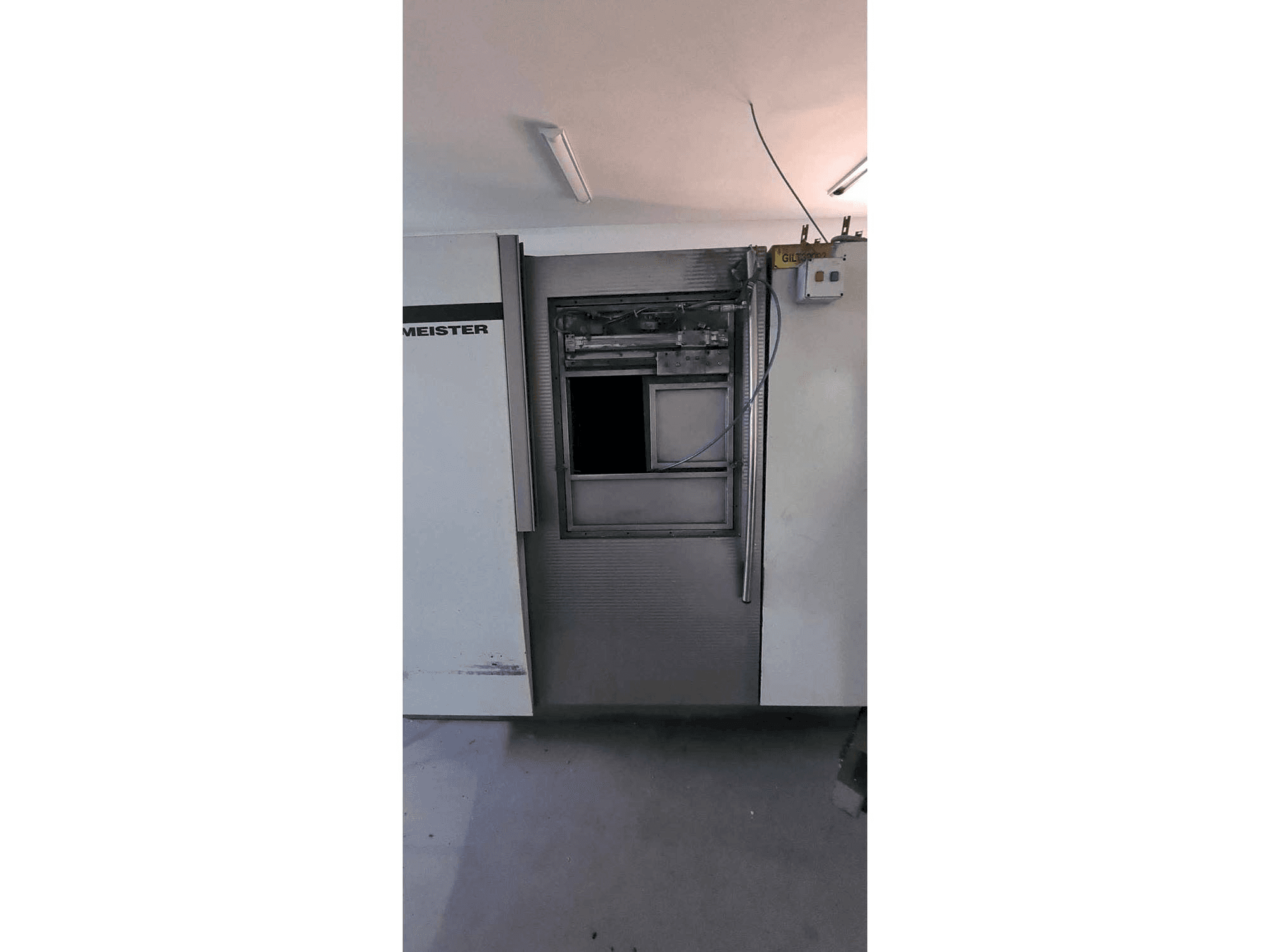 A Gildemeister TWIN 32 gép elölnézete