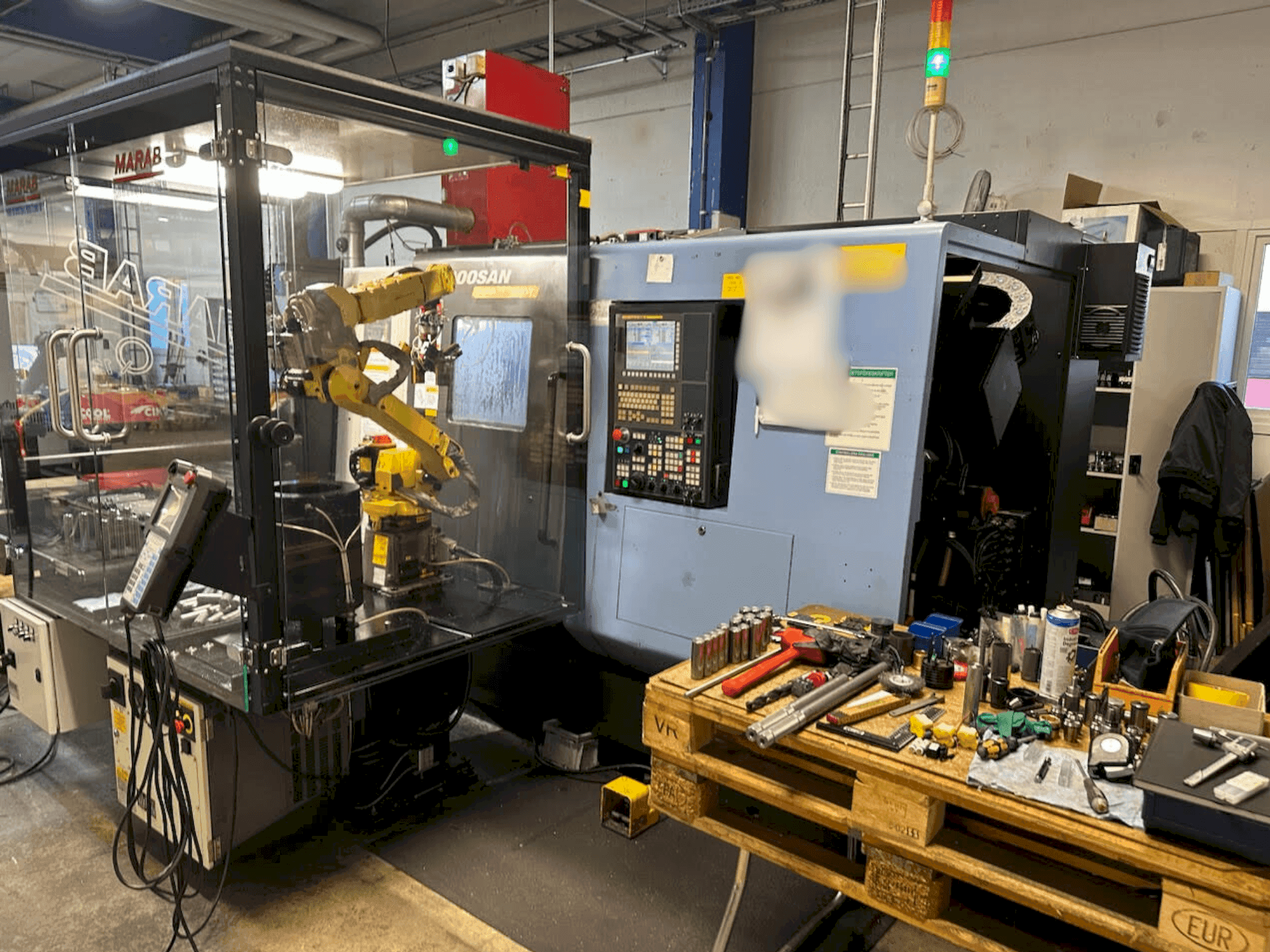 A DOOSAN PUMA TT 1800 SY gép elölnézete