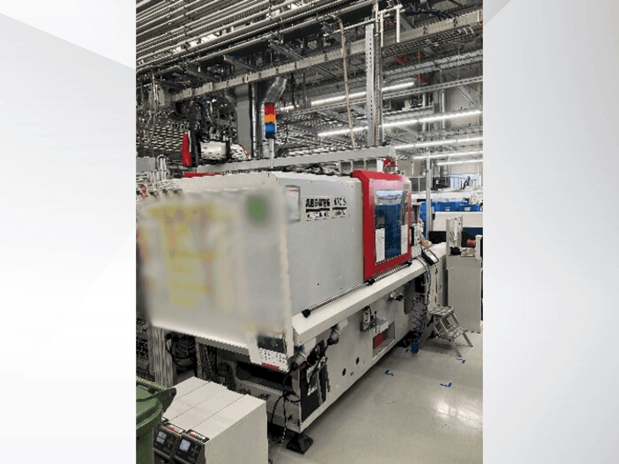 A Arburg Allrounder 470 S 1300-350 gép elölnézete