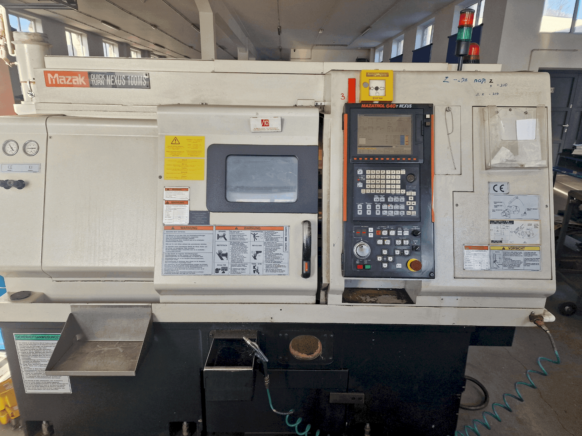 A Mazak QTN-100 MS gép elölnézete