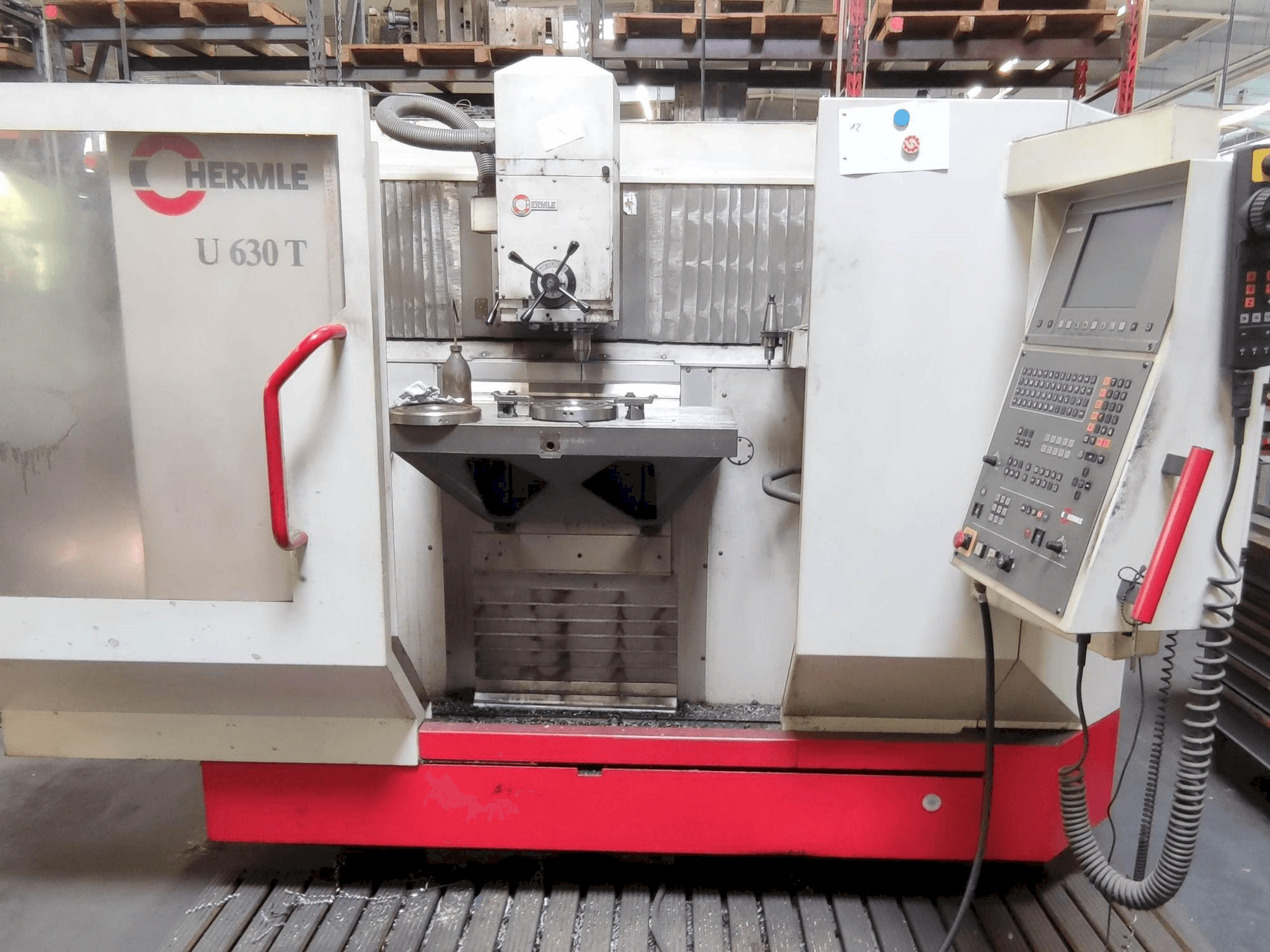 A HERMLE U630T gép elölnézete