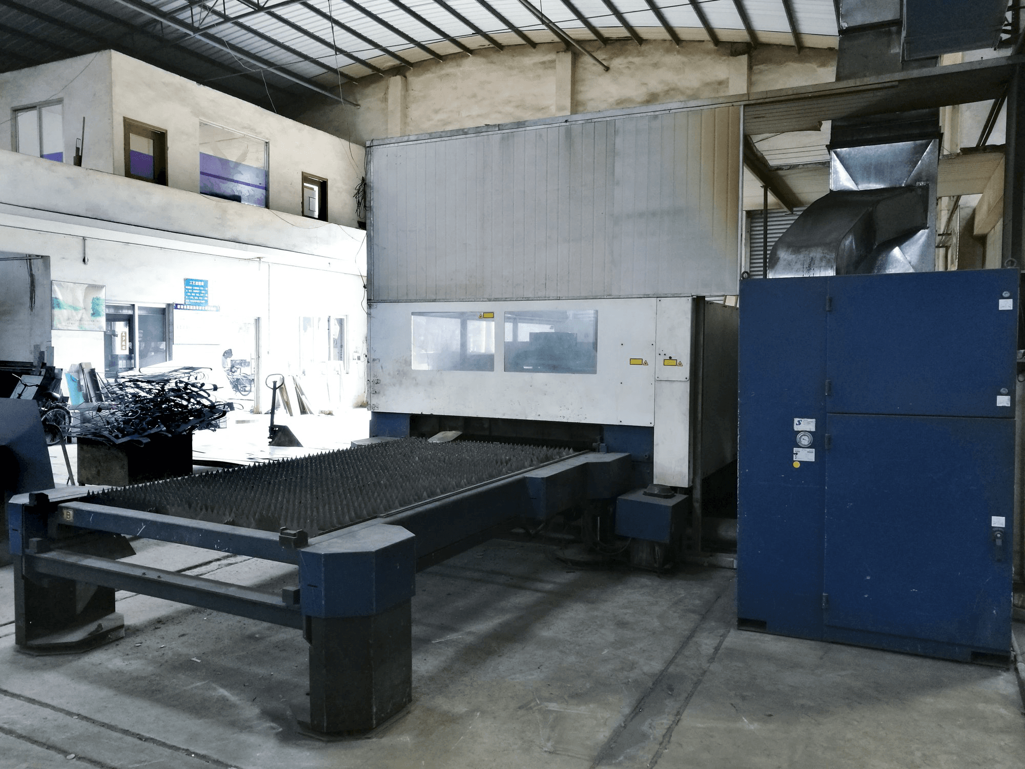 A Trumpf TruLaser L3030 gép jobb nézete