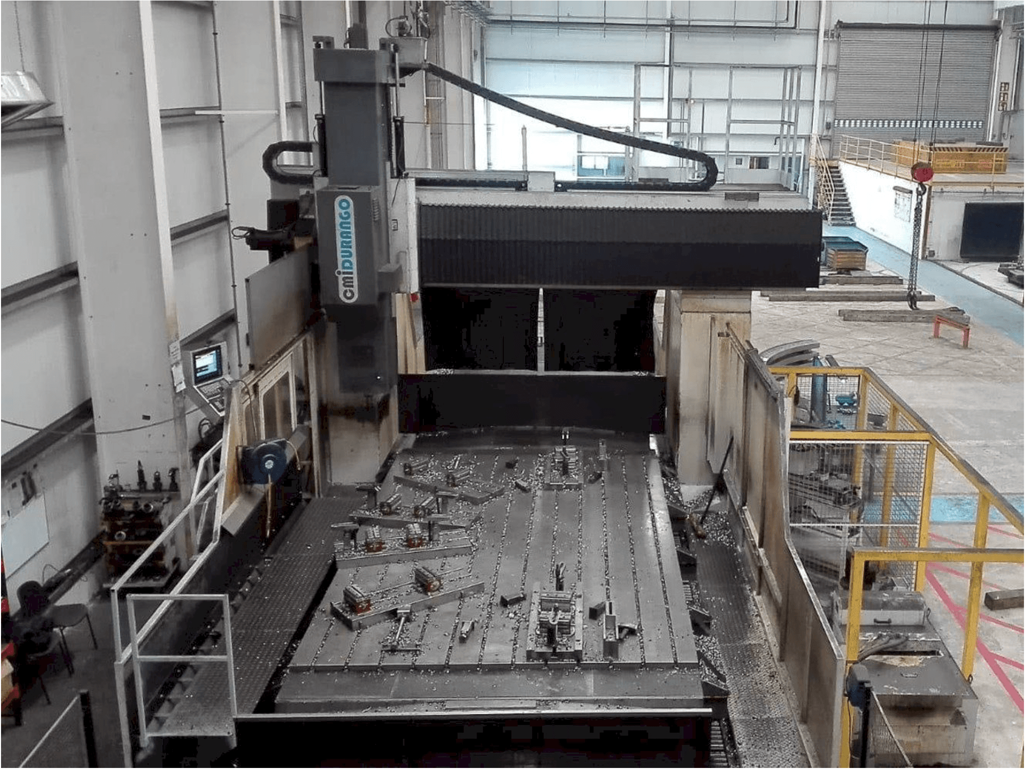 A cmiDURANGO FPF310-5000 gép elölnézete