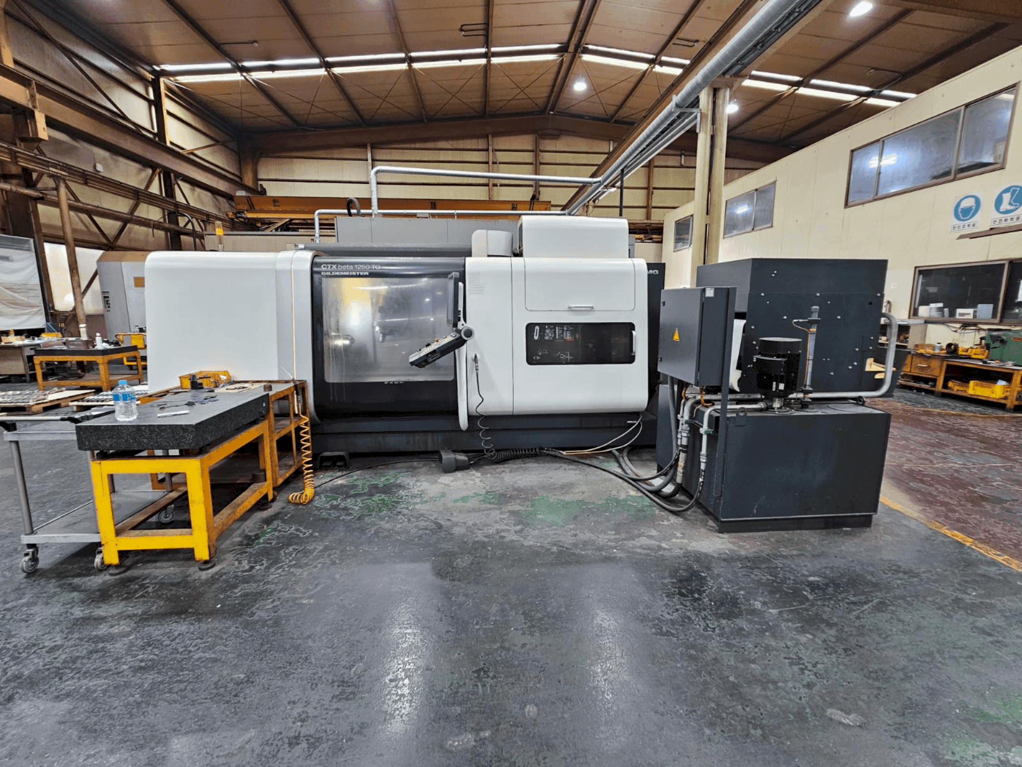 A DMG MORI Gildemeister CTX 1250 TC gép elölnézete