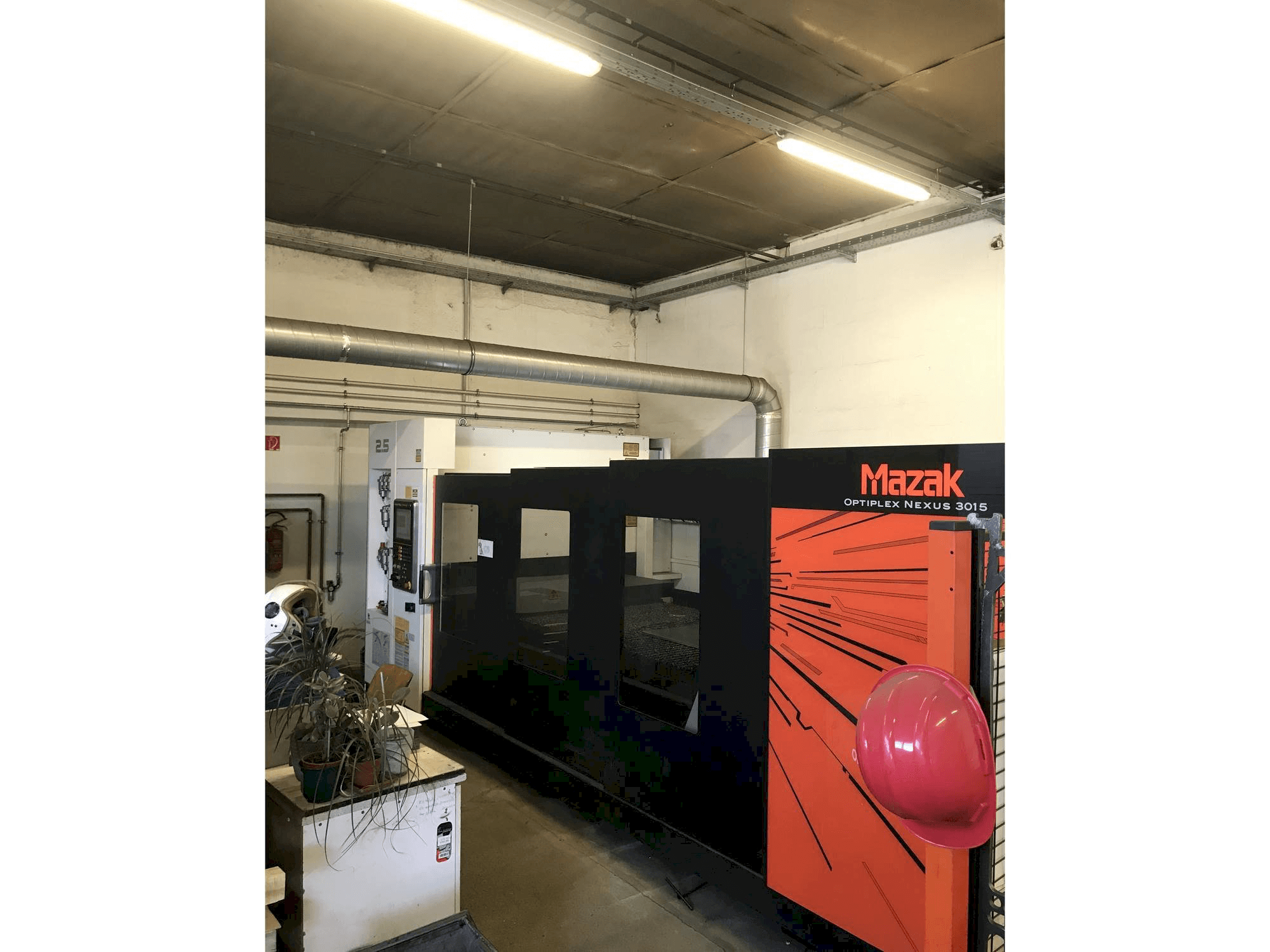 A Mazak Optiplex Nexus 3015 gép elölnézete
