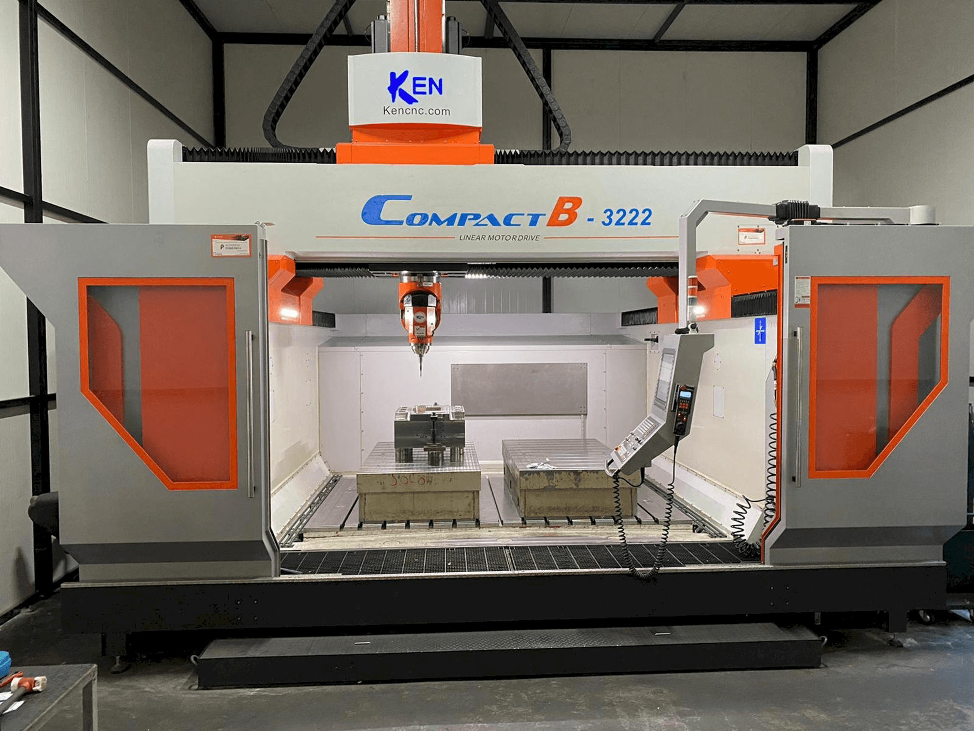 A KEN COMPACT B 3222 gép elölnézete