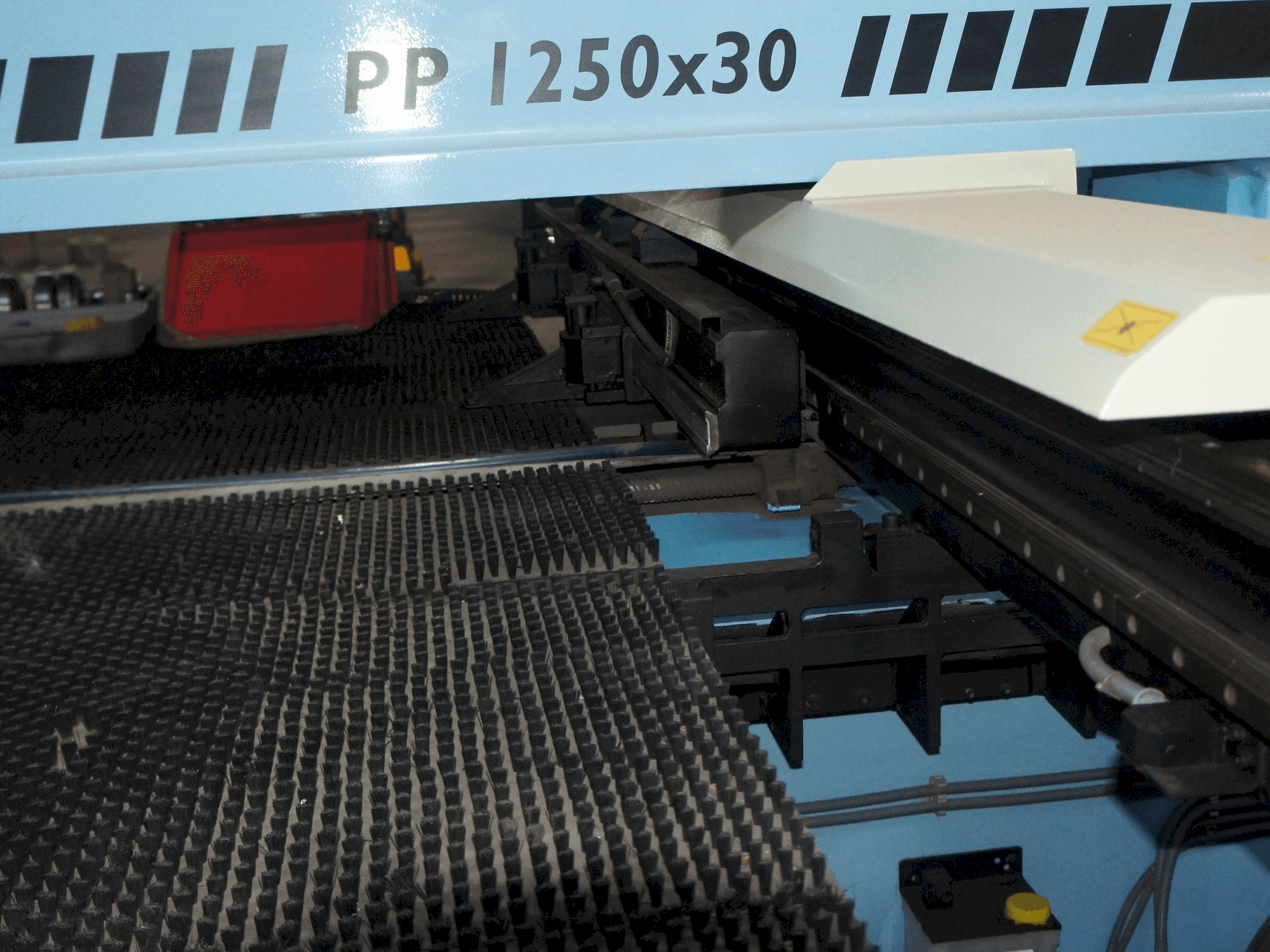 A Durma PP 12530 gép elölnézete