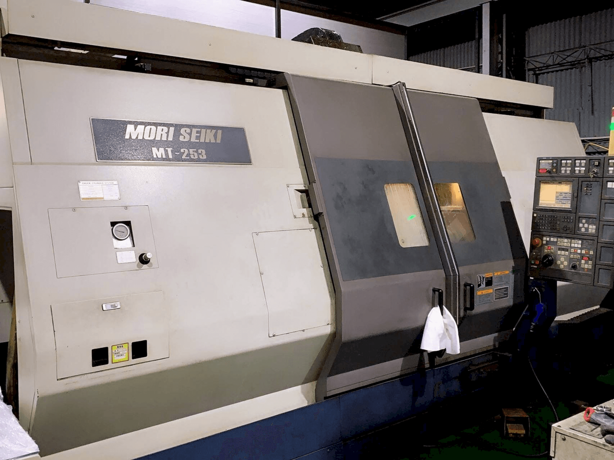 A MORI SEIKI MT 253 S gép elölnézete