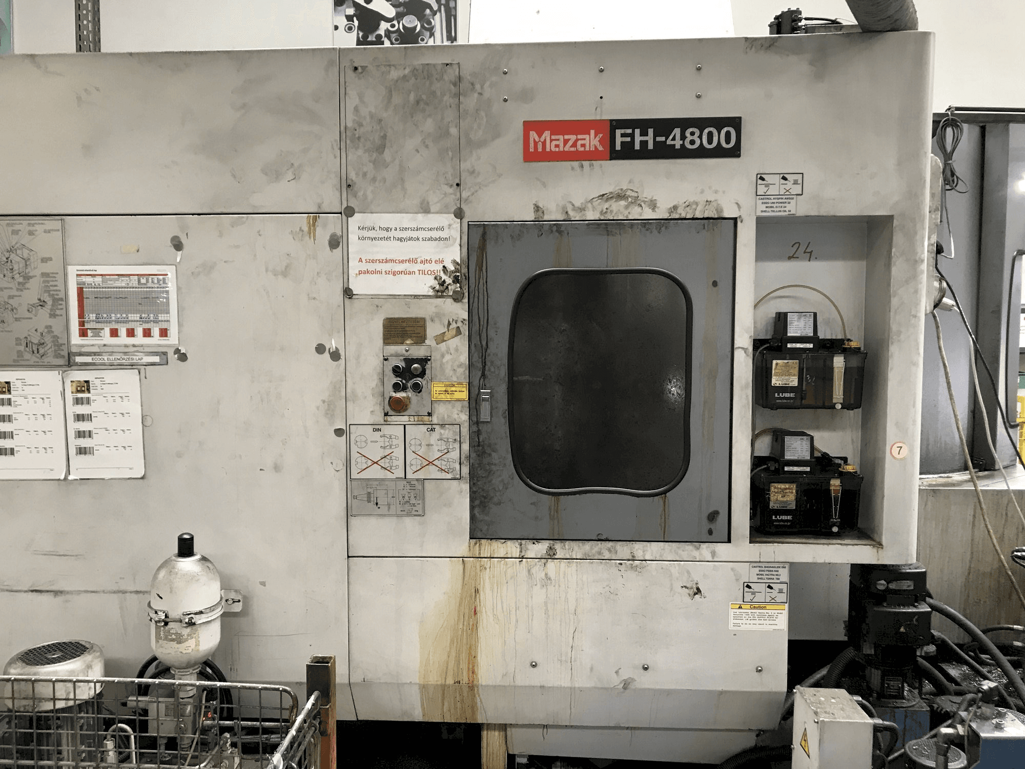 A Mazak FH-4800 40T gép oldalnézete